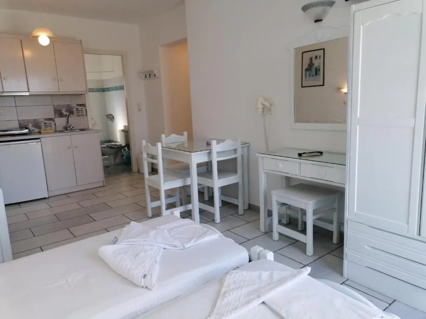 Flora Apartments & Studios