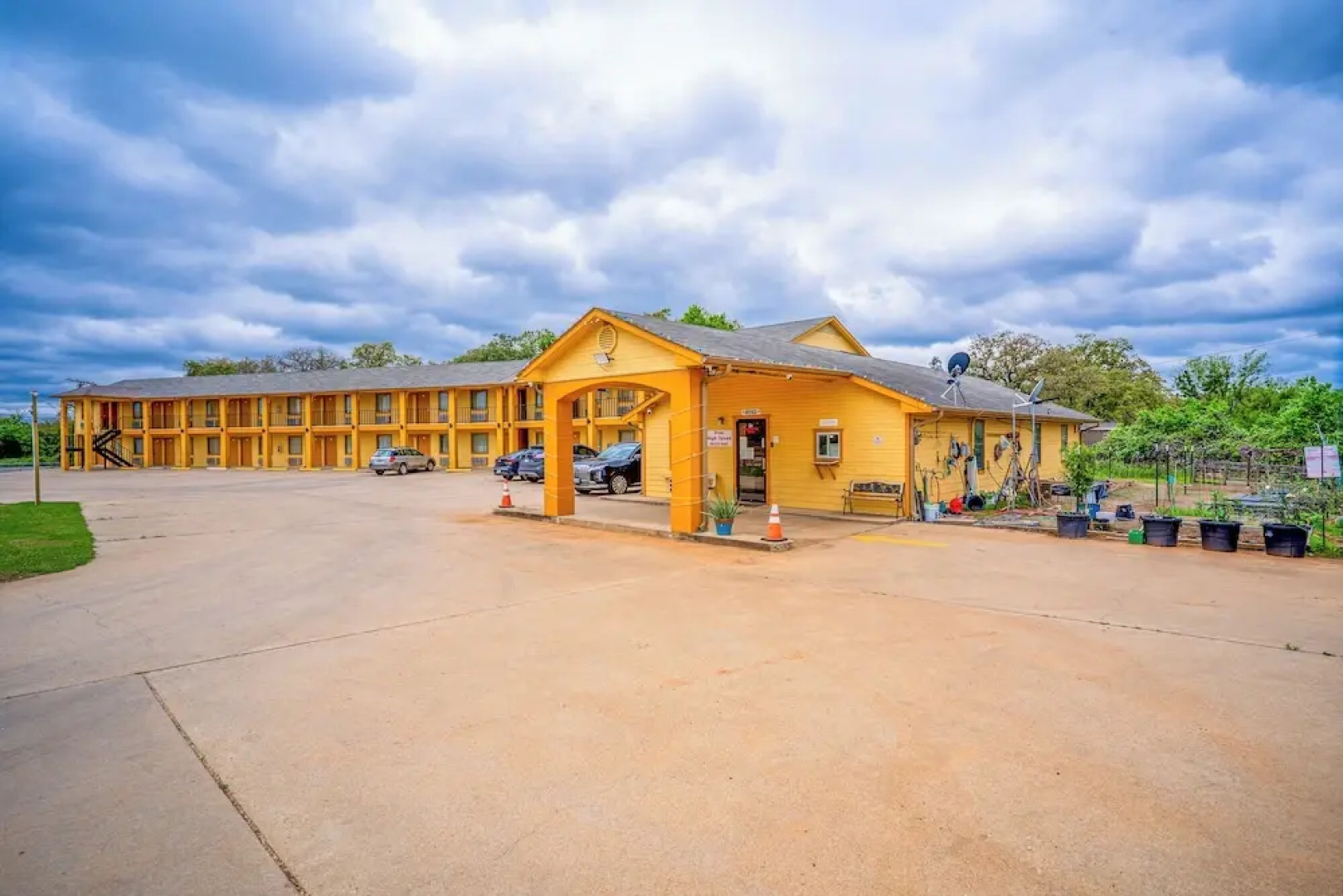 Regency Inn By OYO Rockdale TX