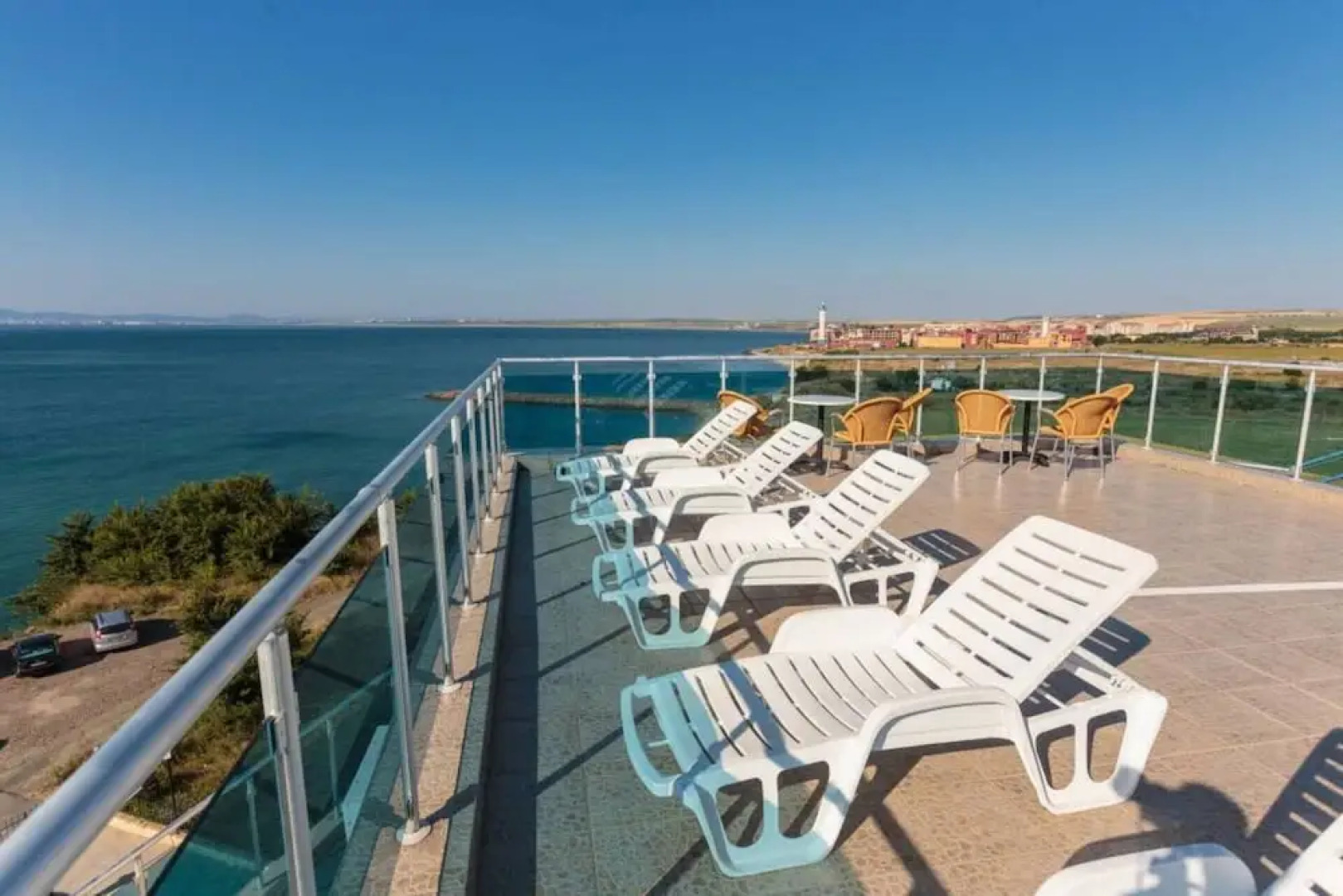 Sea View 1 Bed Apartment With Stunning Ocean Views