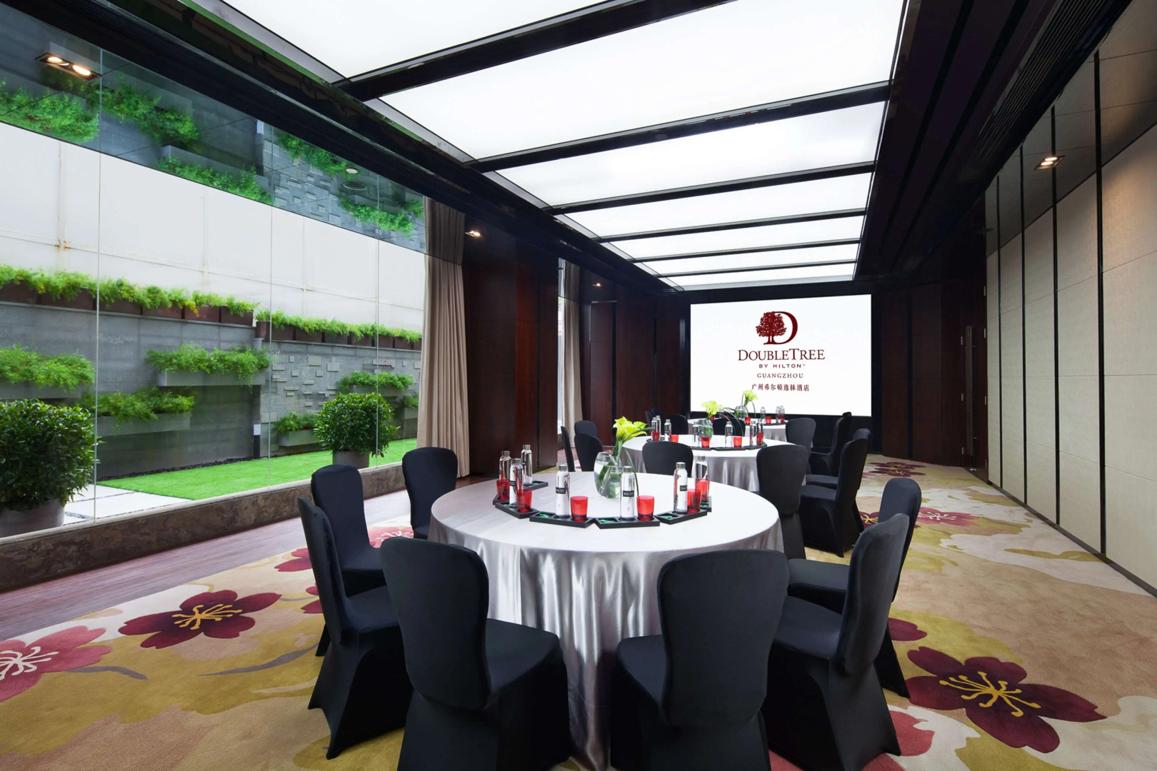 DoubleTree by Hilton Guangzhou-Free Shuttle Bus to Canton Fair Complex & Overseas Buyer Registration Services during Canton Fair Period