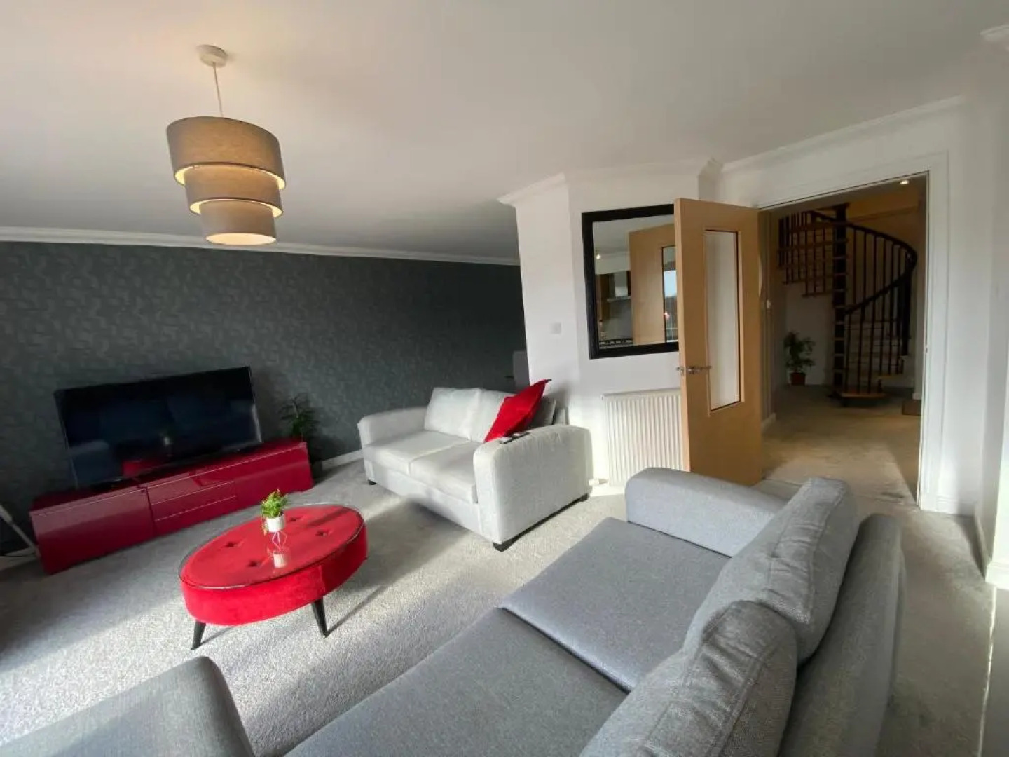 The Duplex Nairn- Spacious 3 Bedroom with sunny balcony