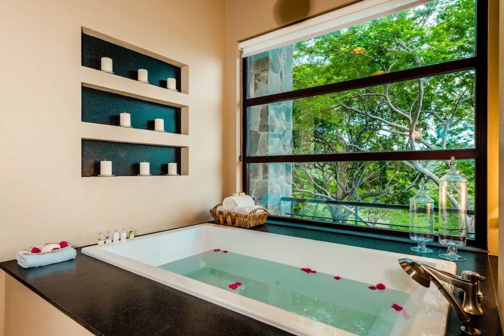 Casa Pericos 5 Br home in Peninsula Papagayo by RedAwning