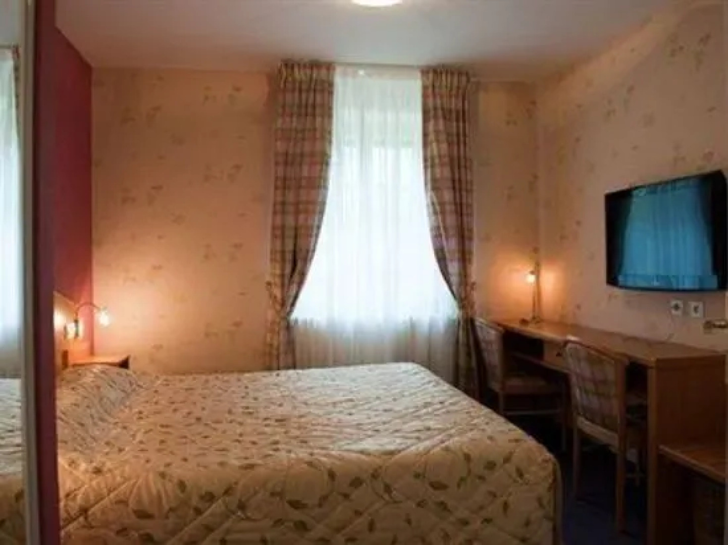 Logis Hôtel les Platanes