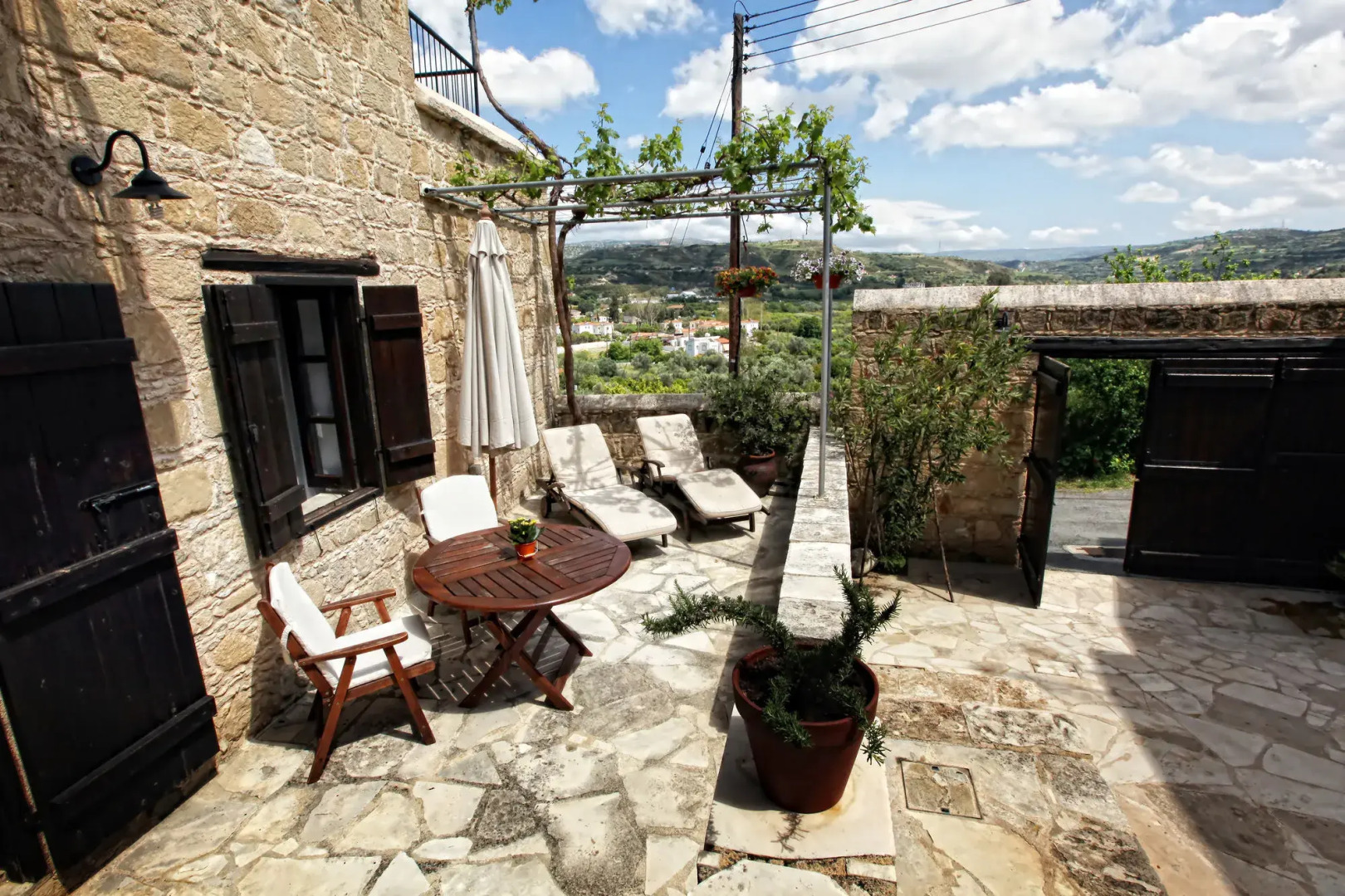 Leonidas Village Houses