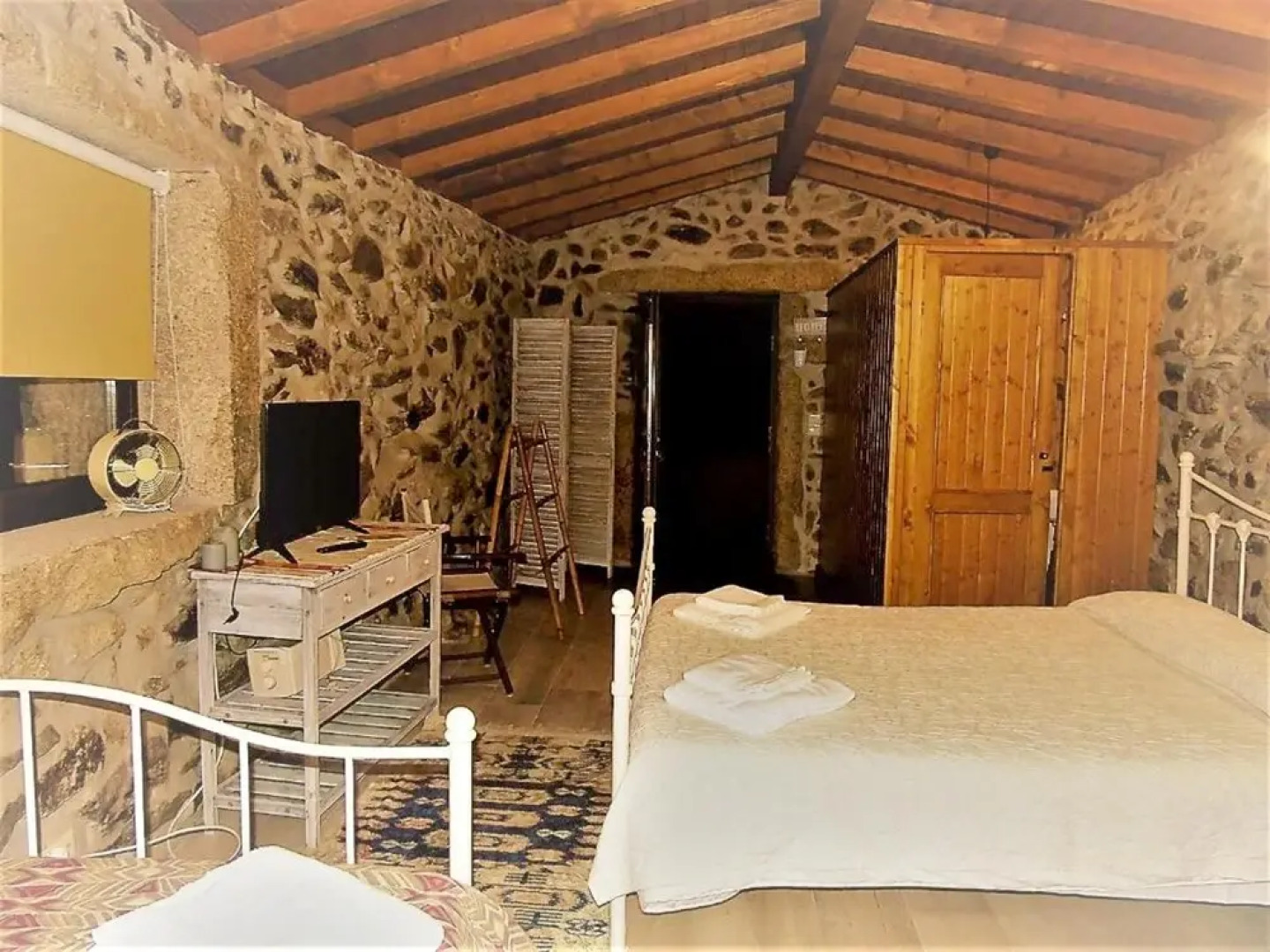 House With one Bedroom in Molares, With Wonderful Lake View and Shared Pool