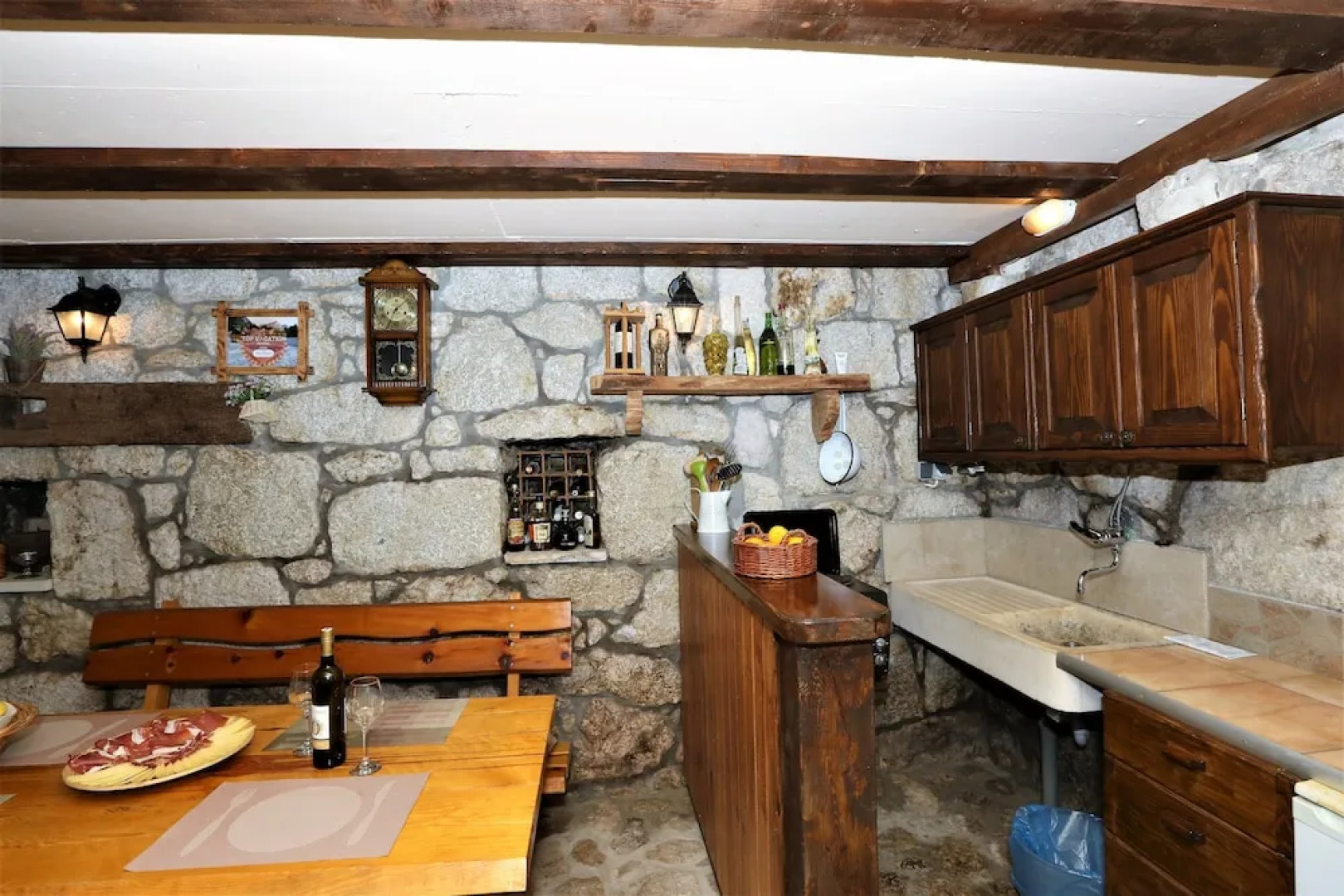 Holiday house in stone with heated pool