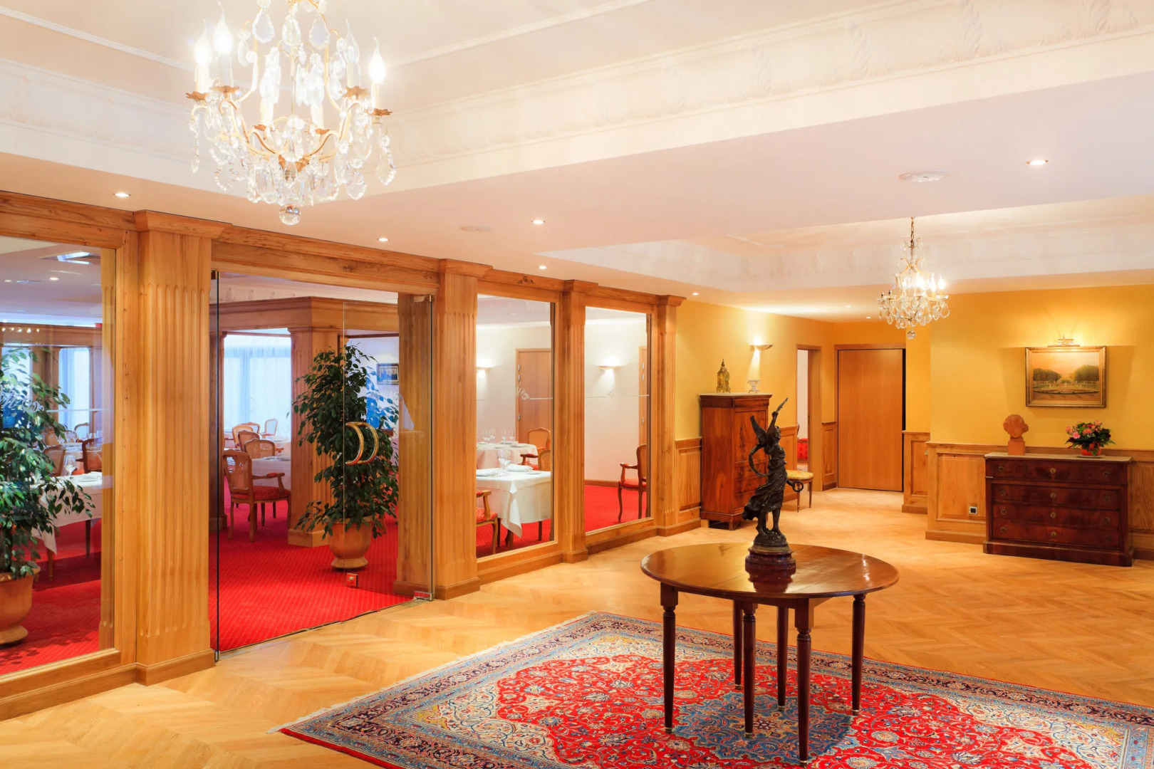 Médicis Burgundy Home