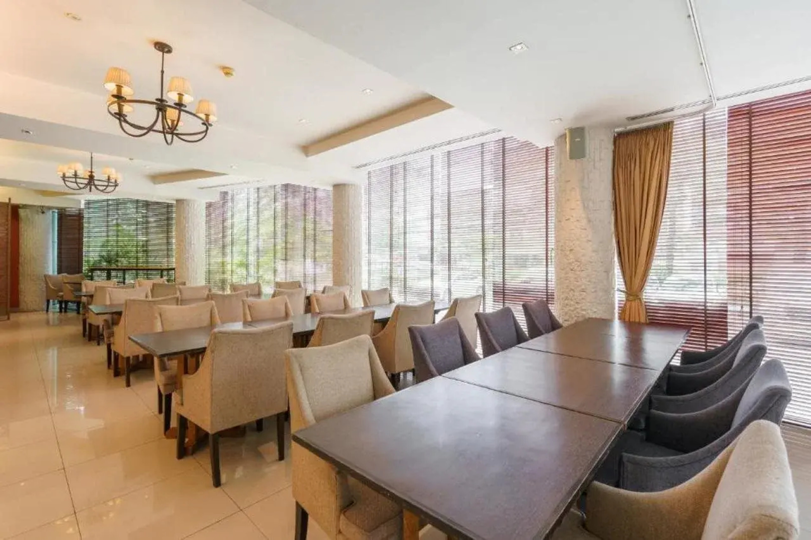 Lantana Resort Hotel & Apartments