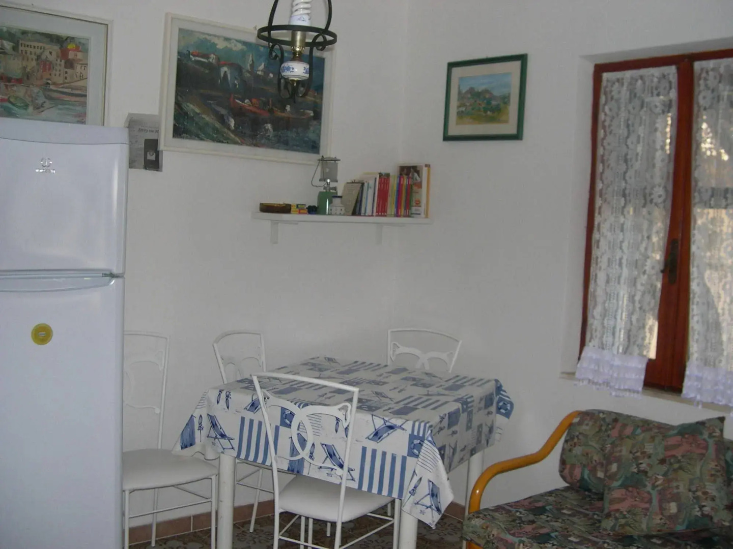 Villette Close Up Rena Majore