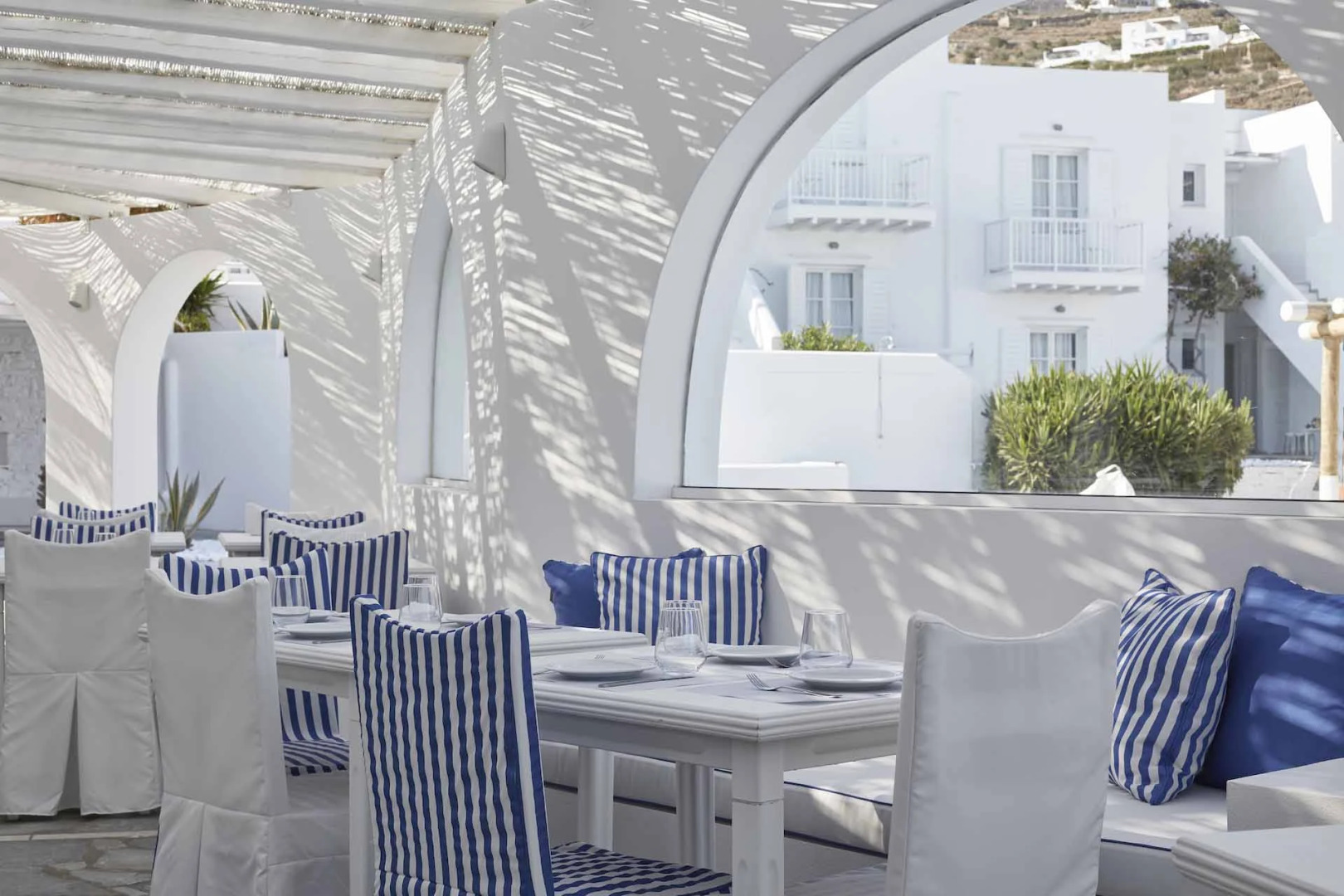 Mr & Mrs White Tinos