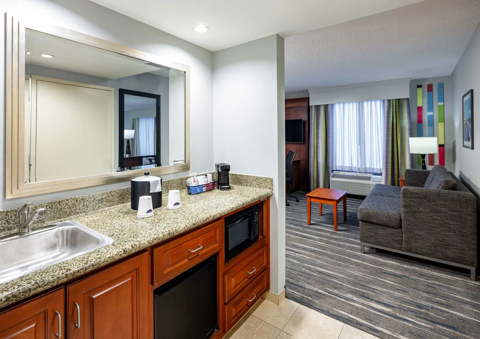 Hampton Inn & Suites Mobile I-65@ Airport Blvd