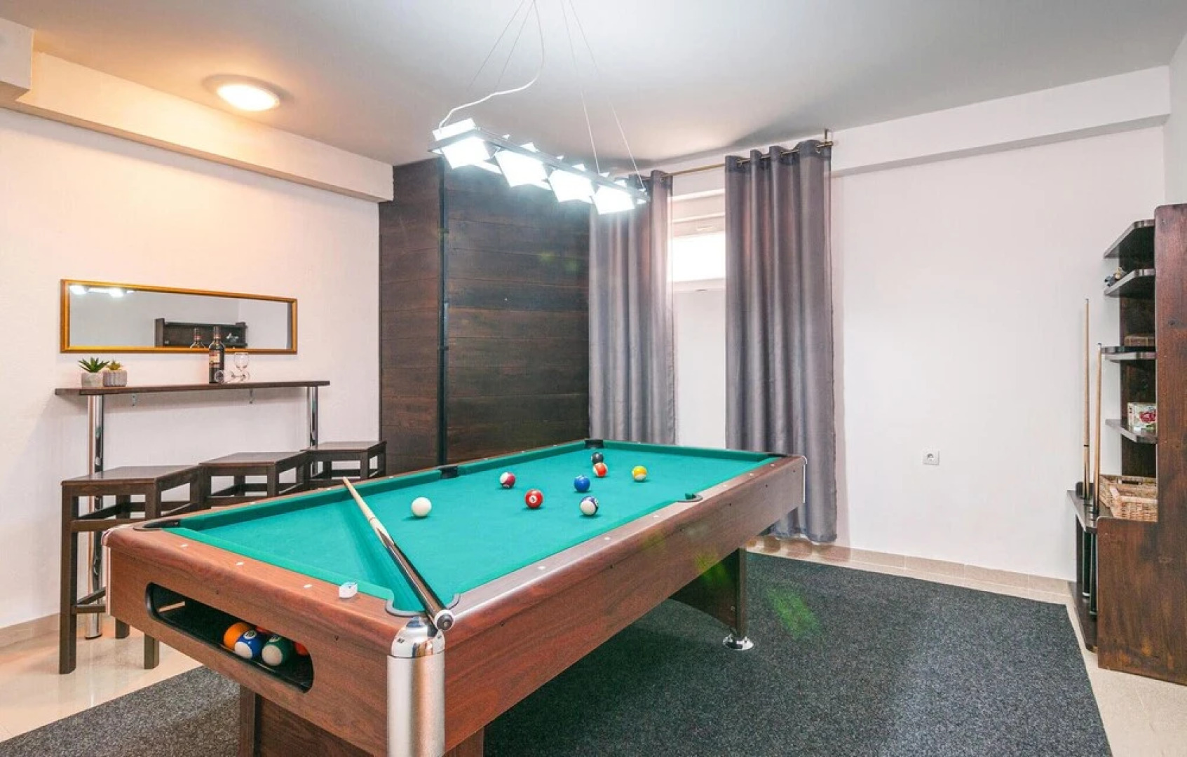 Stunning Home in Zrnovnica With Wifi and 6 Bedrooms