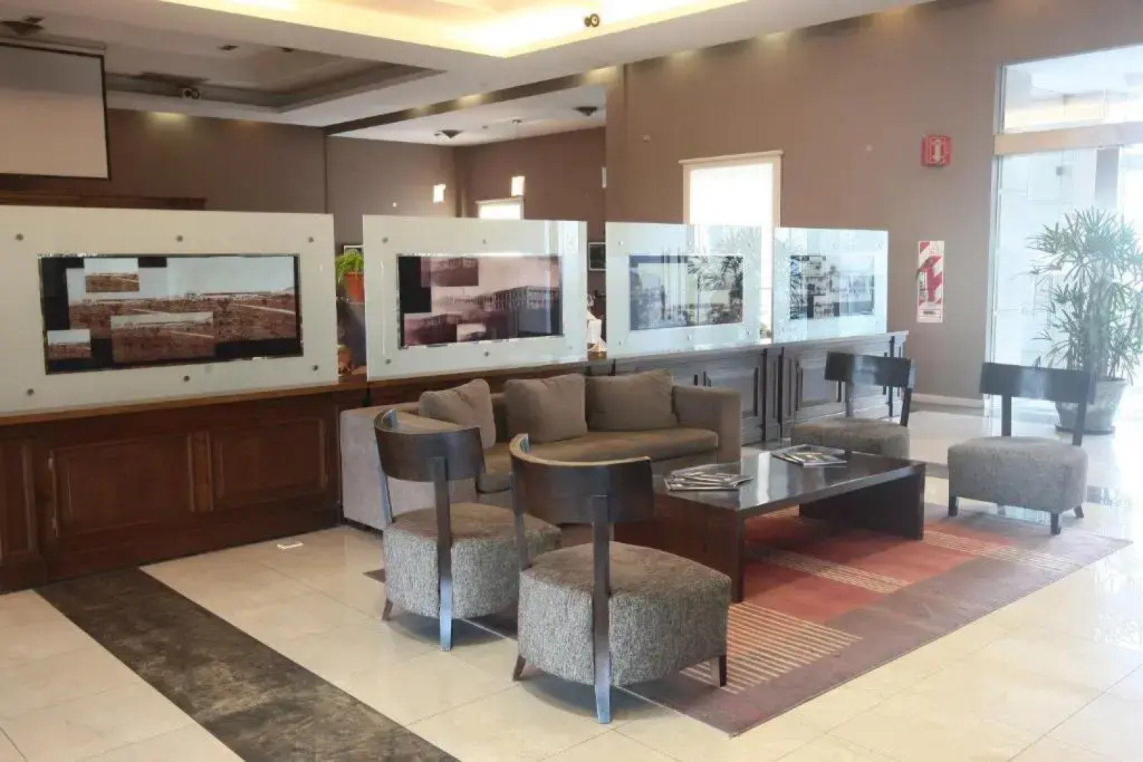 Howard Johnson by Wyndham Sierras Hotel and Casino