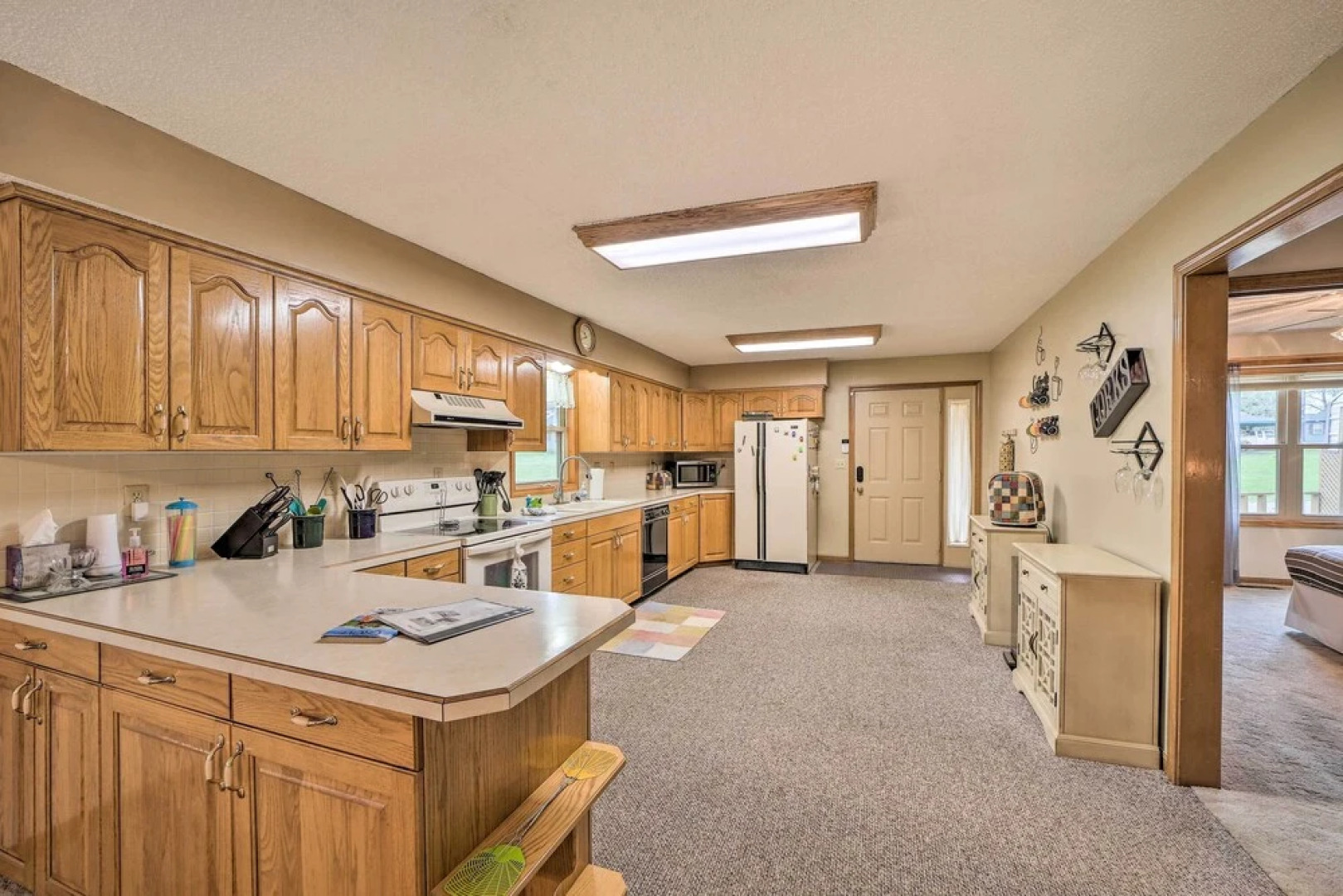 Kayaks & Boat Dock: Waterfront Home in Grove