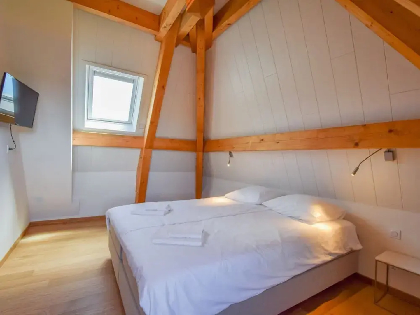 Hilltop Cottage With Pool