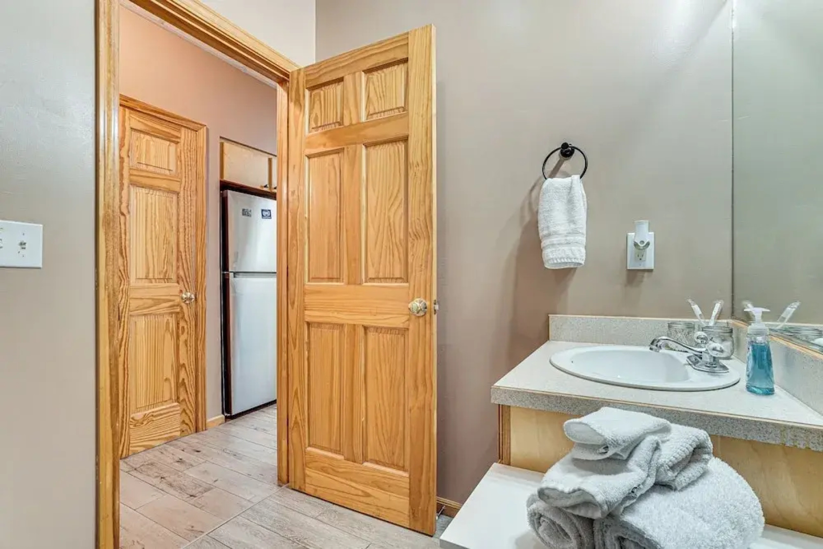 'innsbruck Alpine Getaway' w/ Shared Hot Tub!