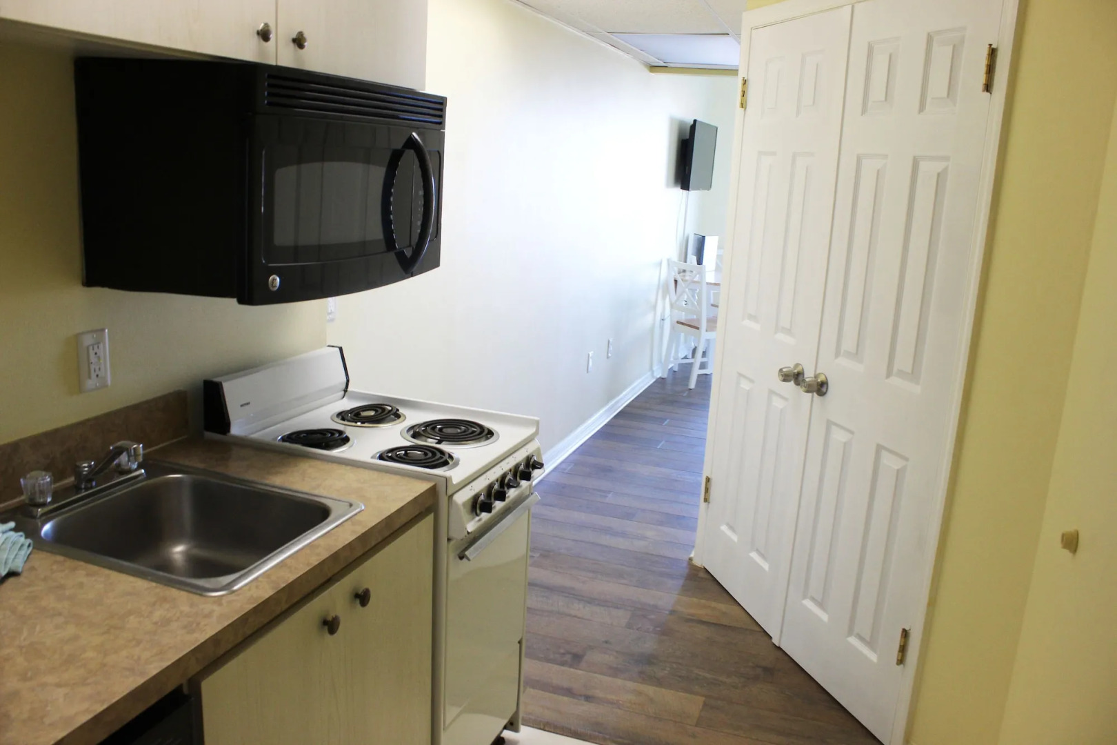 Holiday Shores Beach Club