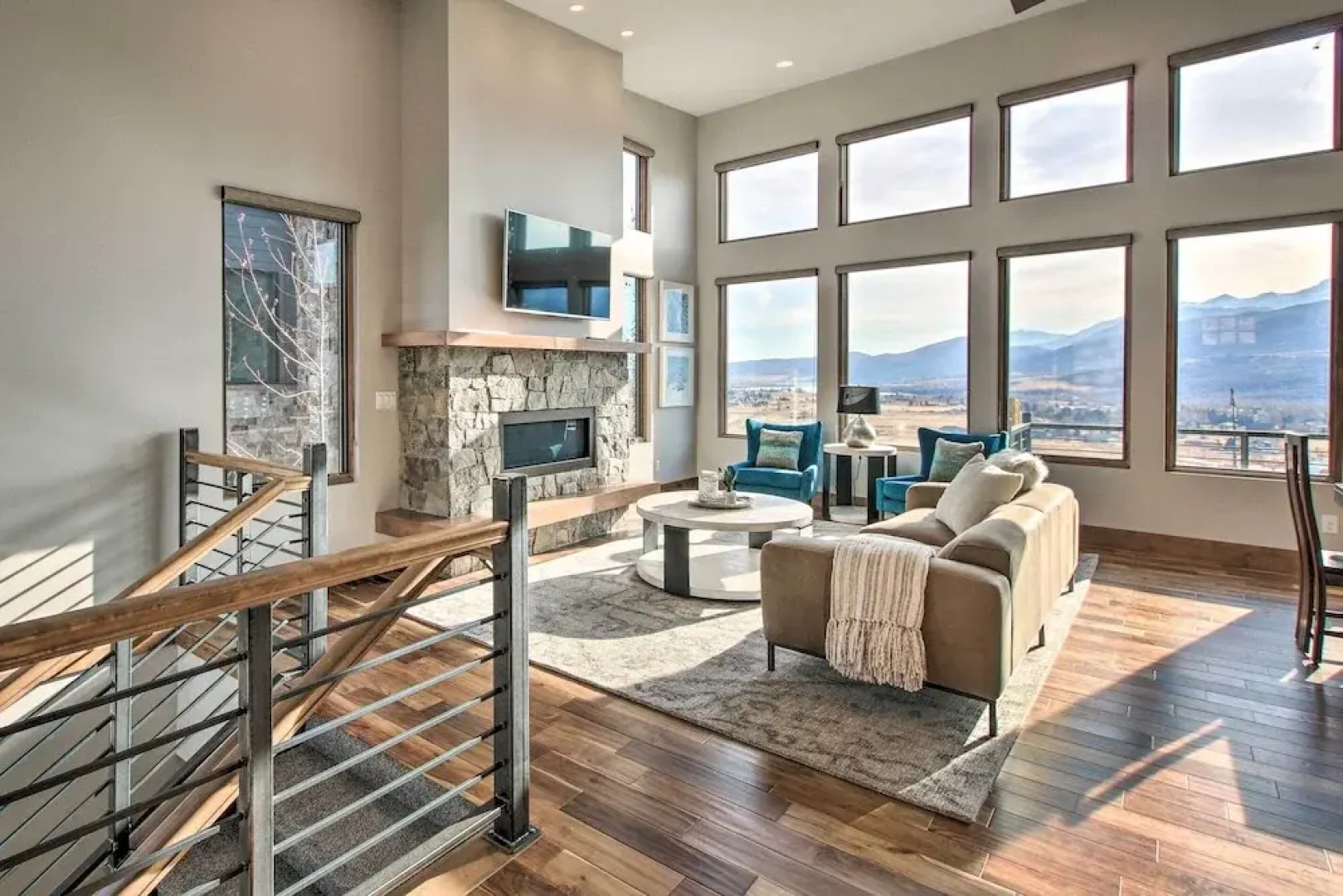 Modern Townhome w/ Mtn Views < 7 Mi to Ski Resorts