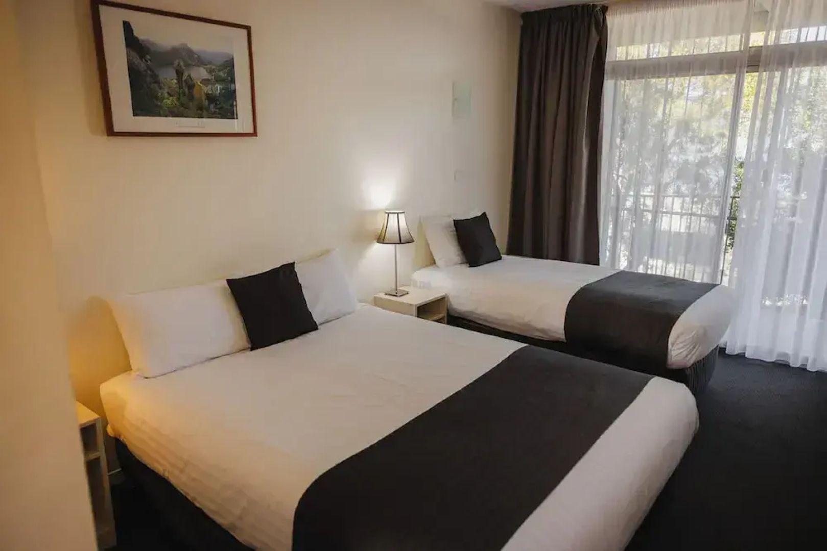 Shoreline Hotel