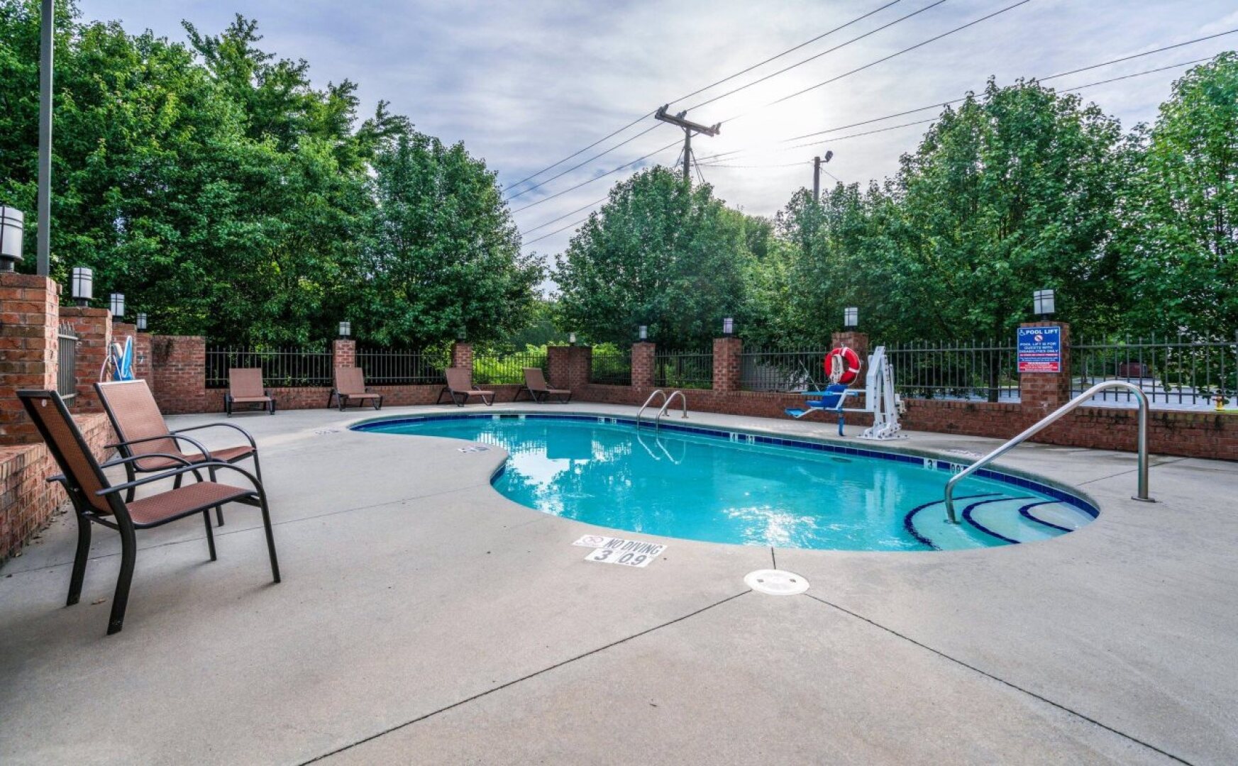 Holiday Inn Express & Suites Roanoke Rapids SE by IHG