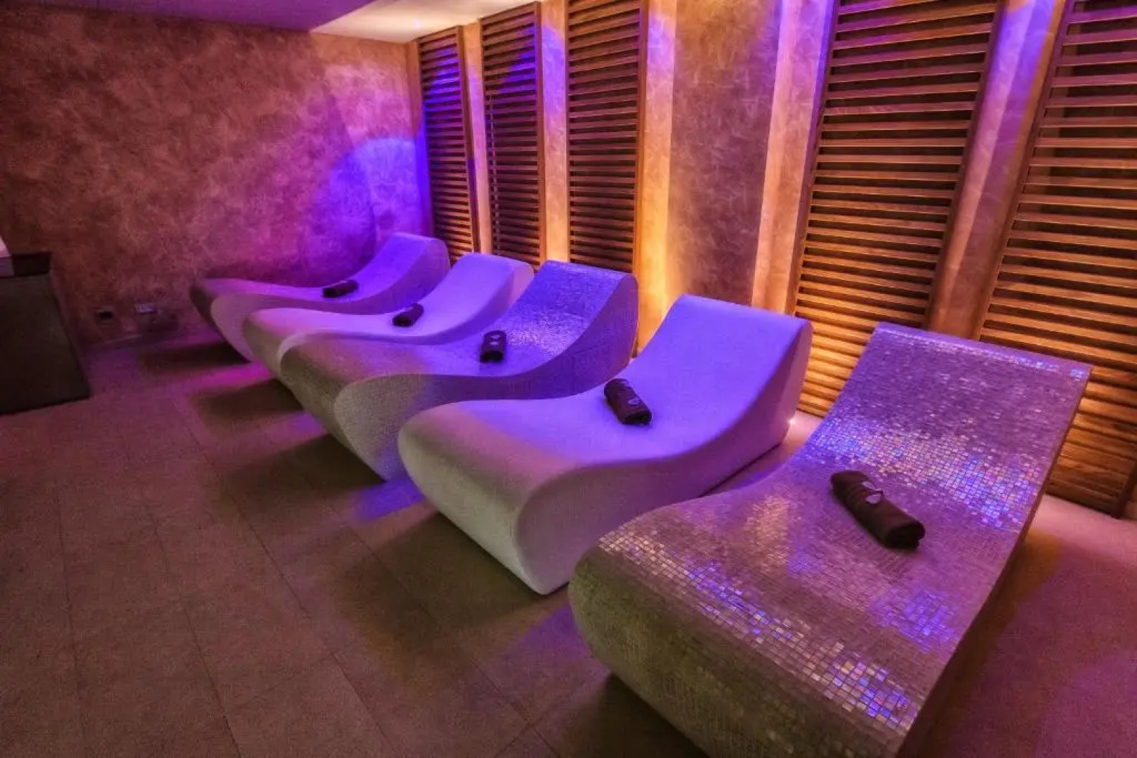 Hotel Roman by Dumbrava