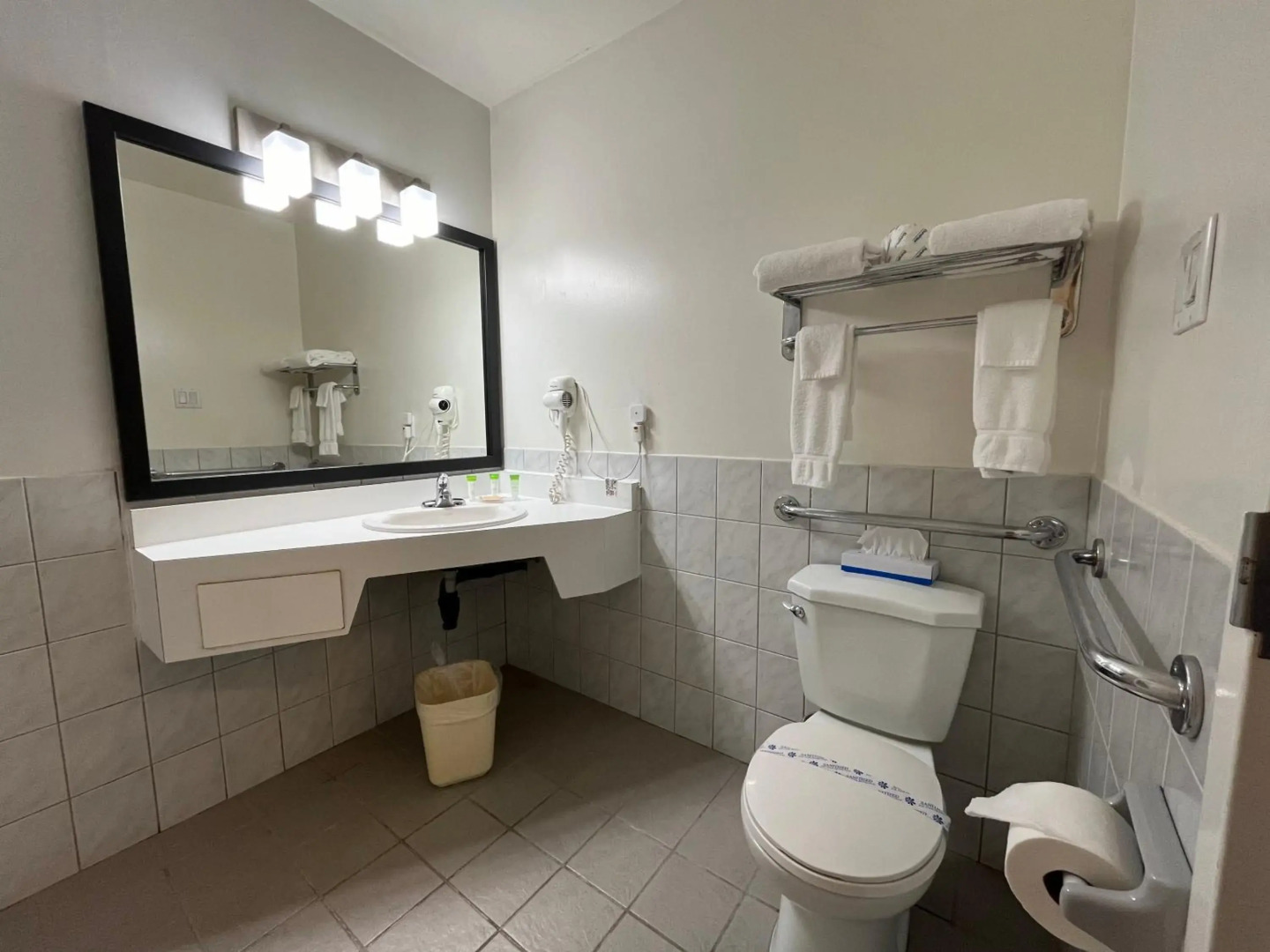 Jolly Roger Inn Resort