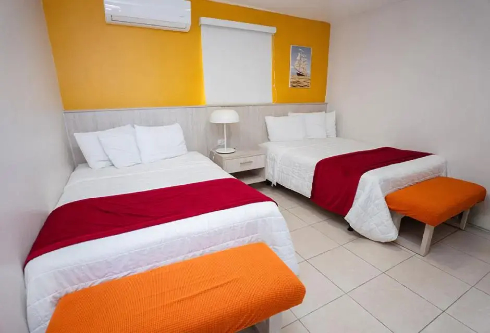 Full Moon Hotel & Restaurant