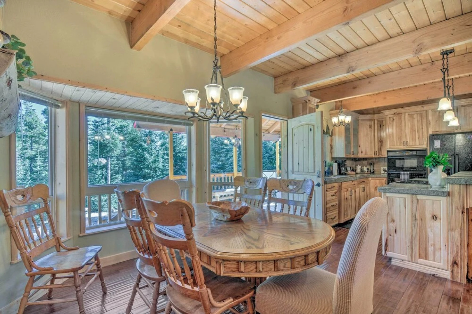 Duck Creek Village Cabin: Hike, Ski, & Bike!