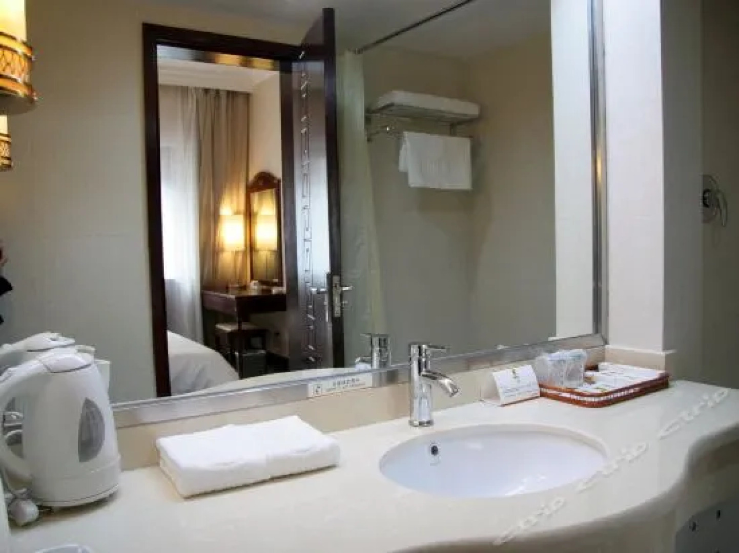 Super 8 Lhasa DuoDiLu