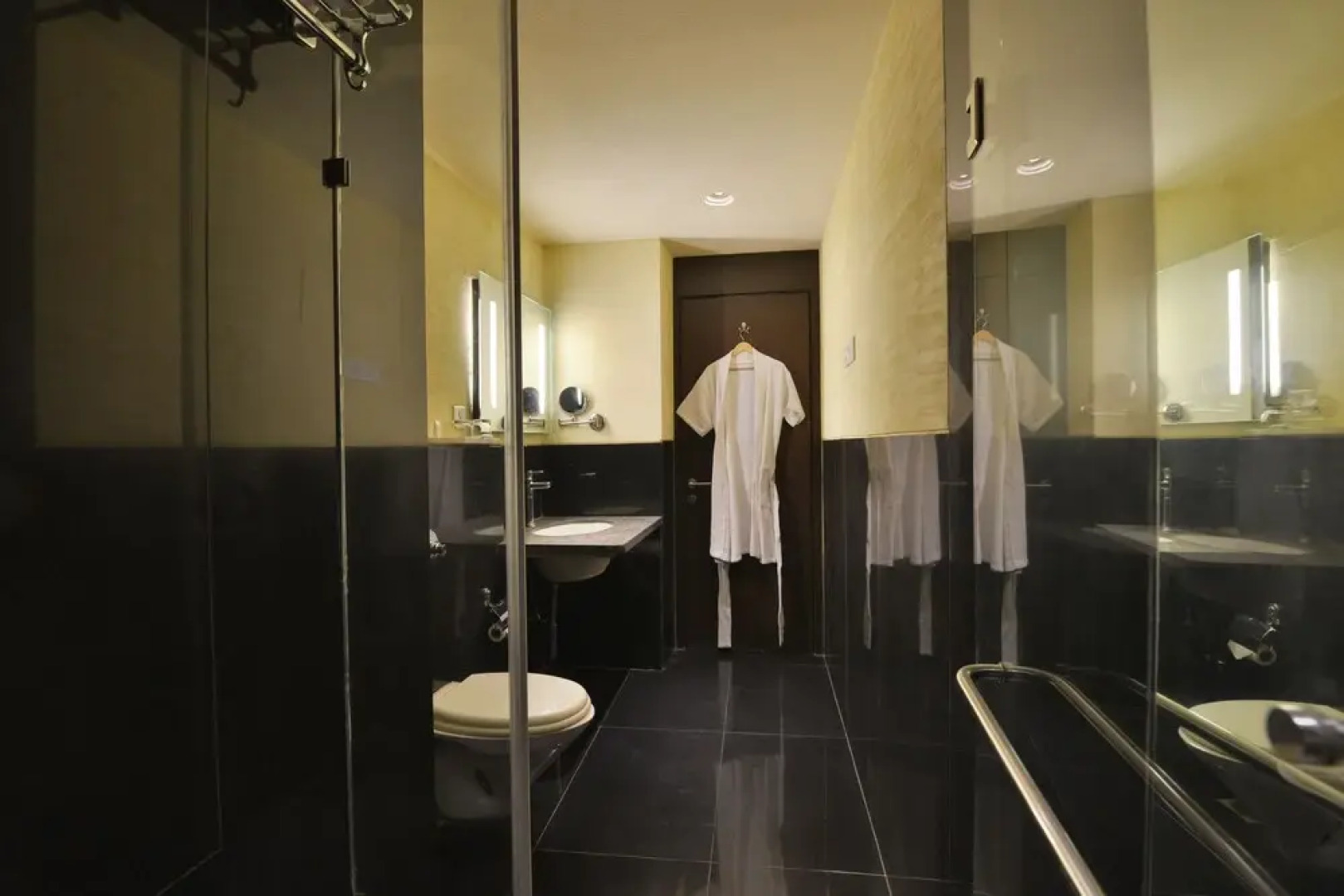 Hotel The Golden Oak Central by Citrus Prime