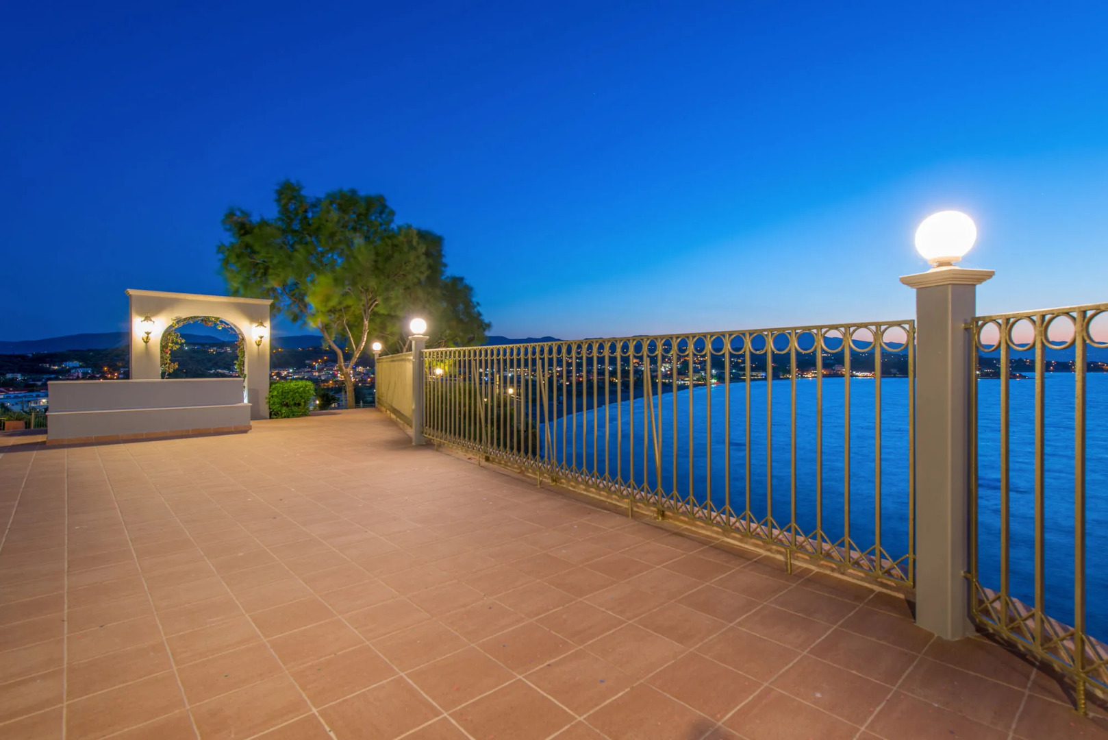 Balcony Hotel - Adults Only