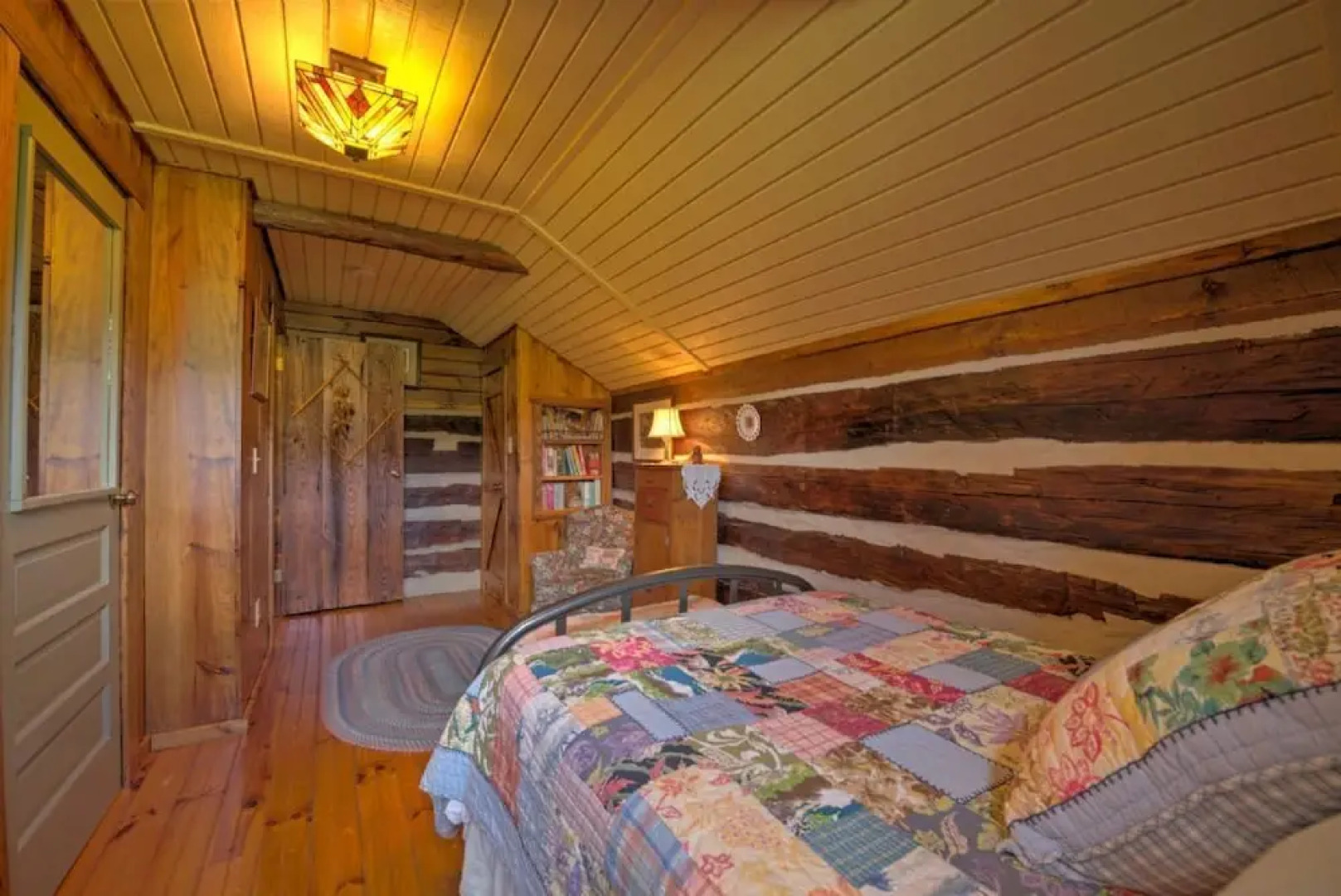 Lone Pine Lodge - 2 Br Cabin