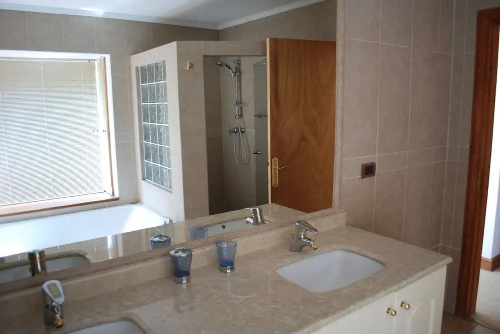 Frontera Pucón Hostel B&B