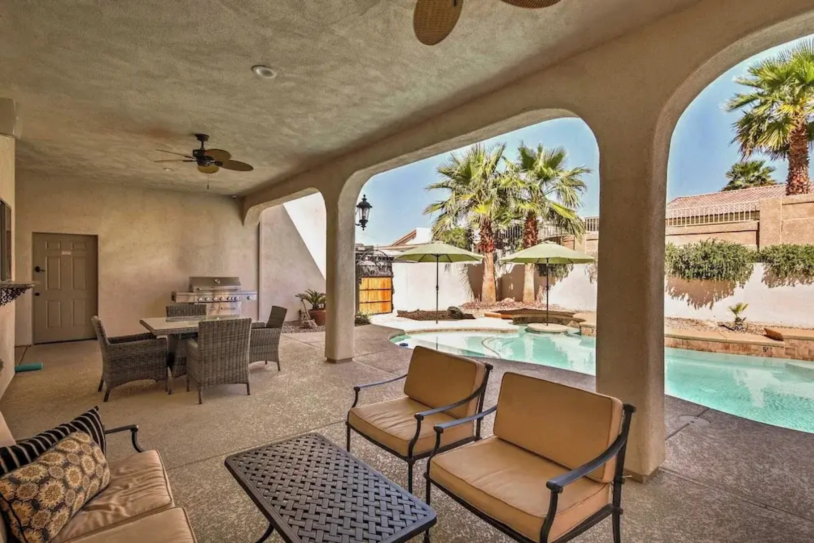 < 2 Mi to Lake Havasu: Spacious Home w/ Patio!