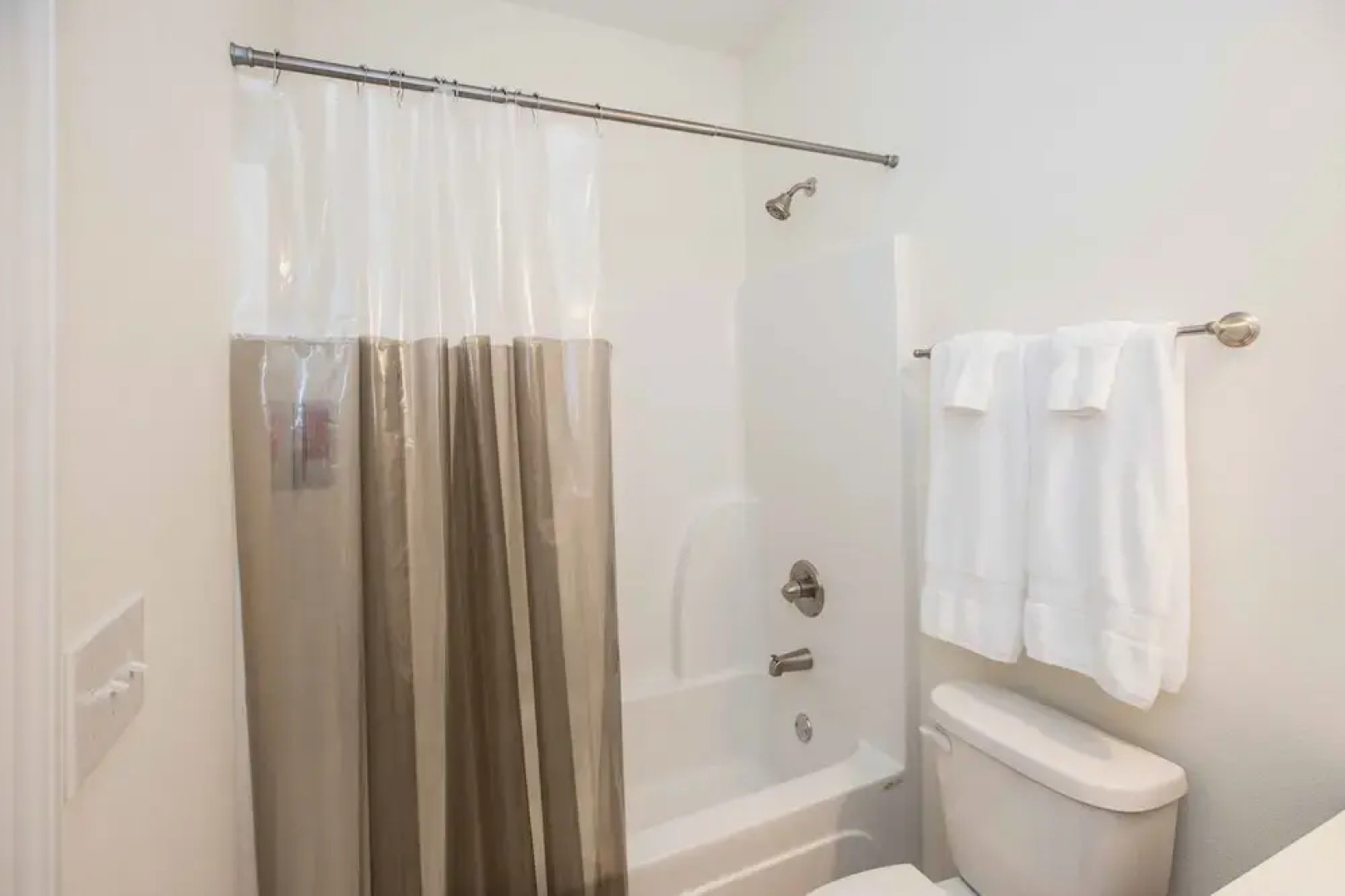 Chic Thomasville Home: Walk to Downtown!