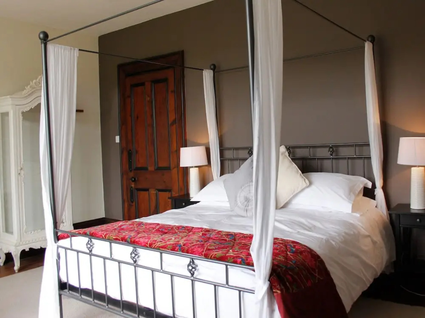 Costislost Organic Retreat