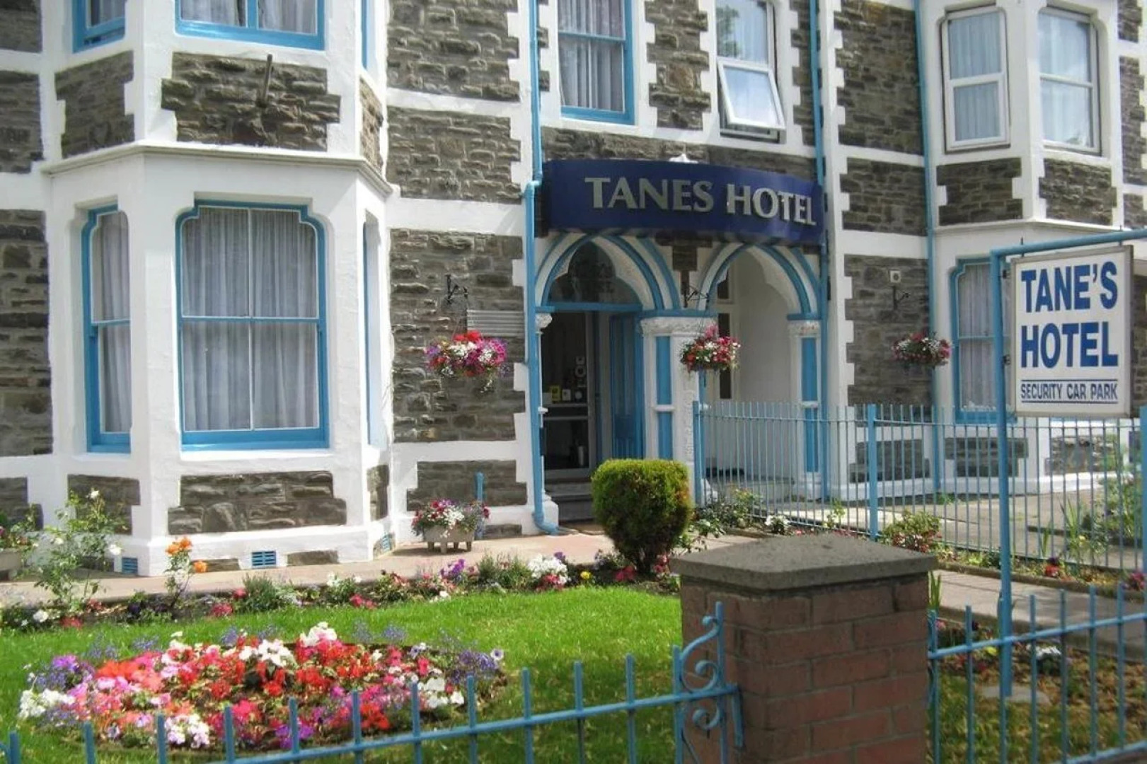 Tanes Hotel