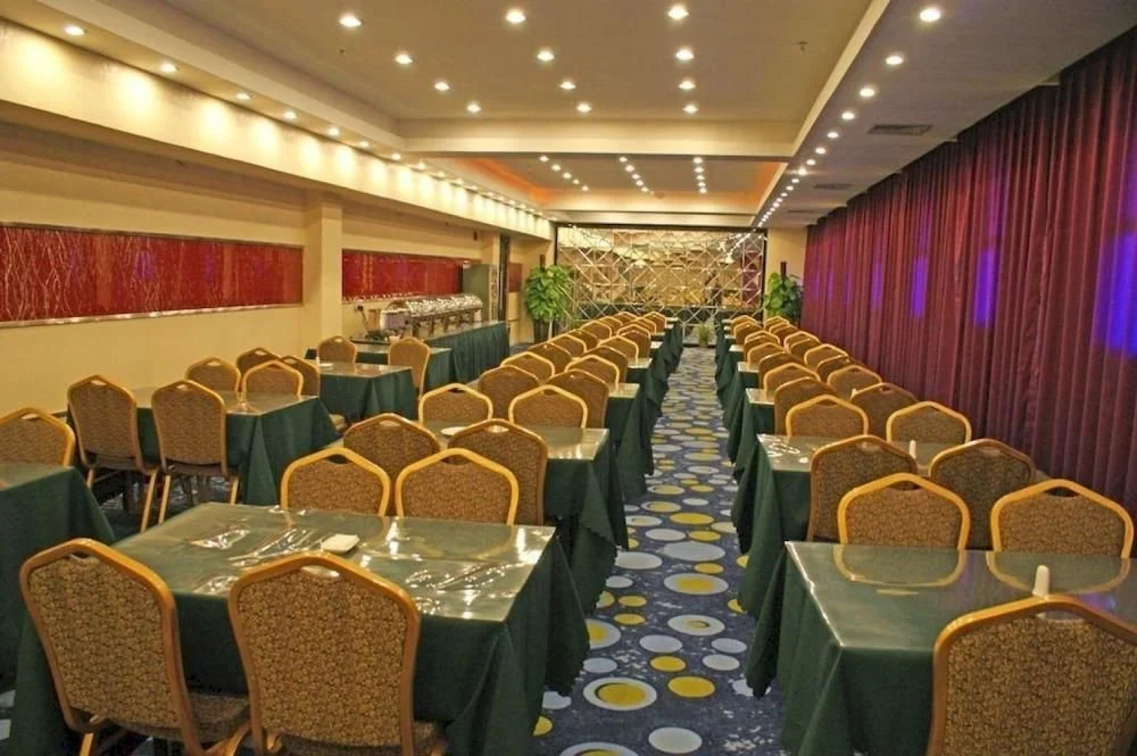 Jiutian Fashion Hotel (Zhengzhou Dashi Bridge)