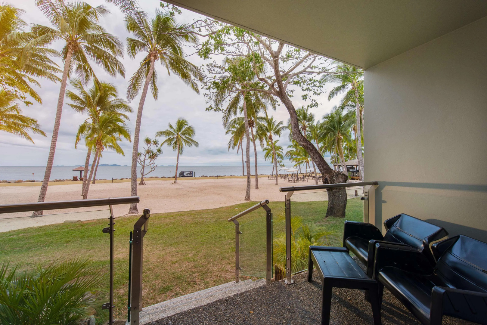 DoubleTree Resort by Hilton Hotel Fiji - Sonaisali Island