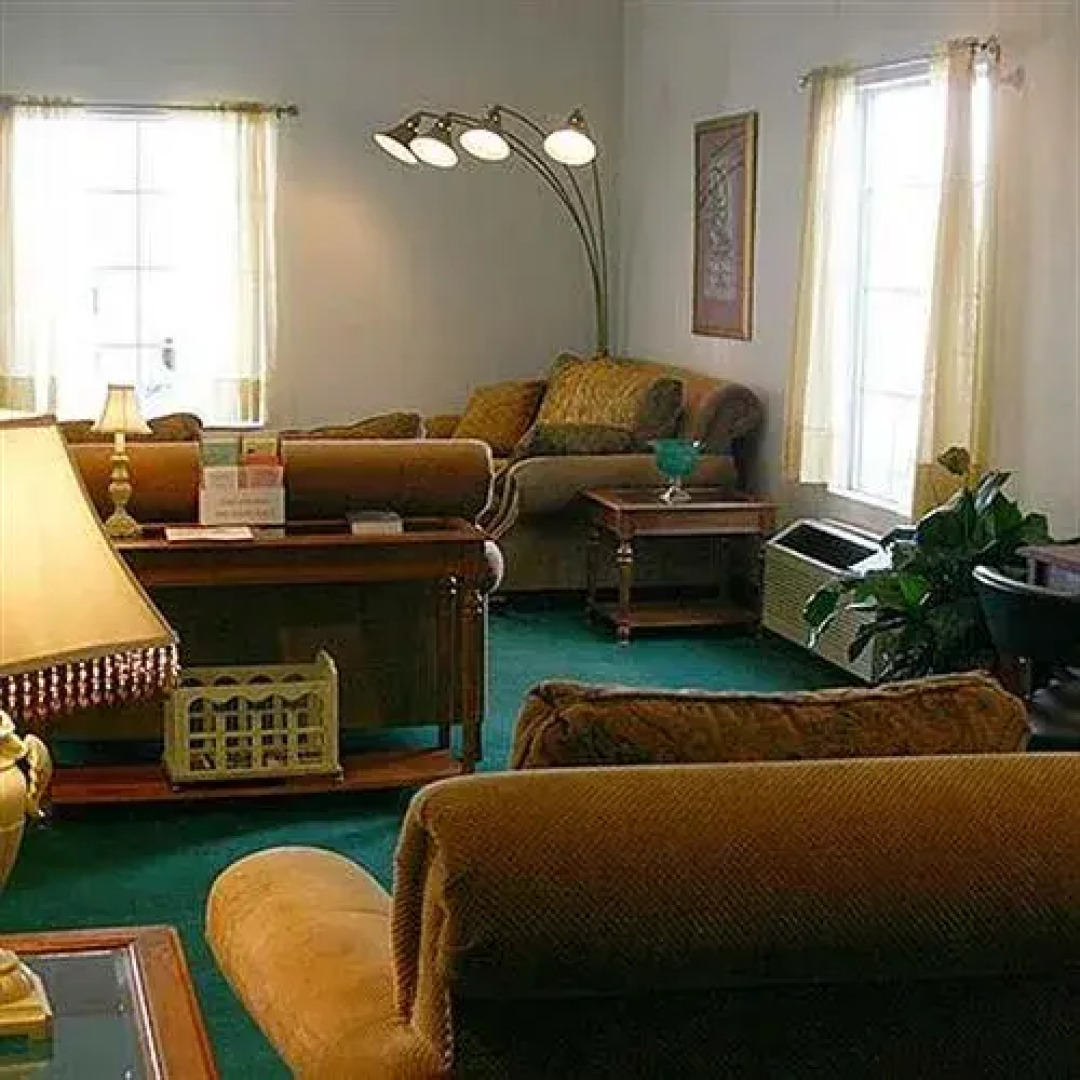 Broadbent Inn and Suites