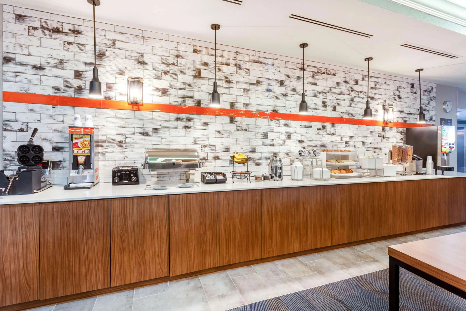 La Quinta Inn & Suites by Wyndham St. Petersburg Northeast