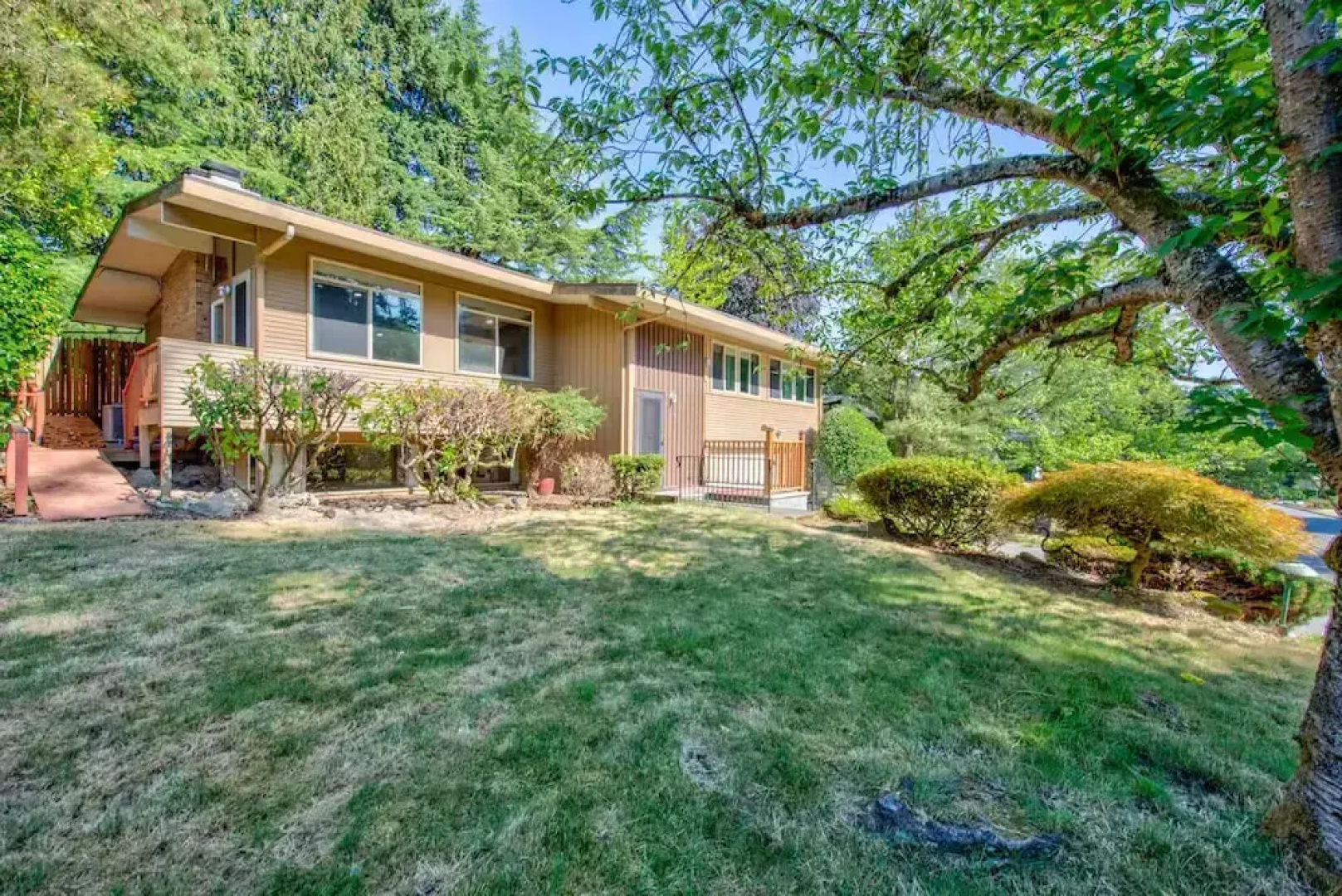 Stylish & Spacious Retreat in Downtown Bellevue