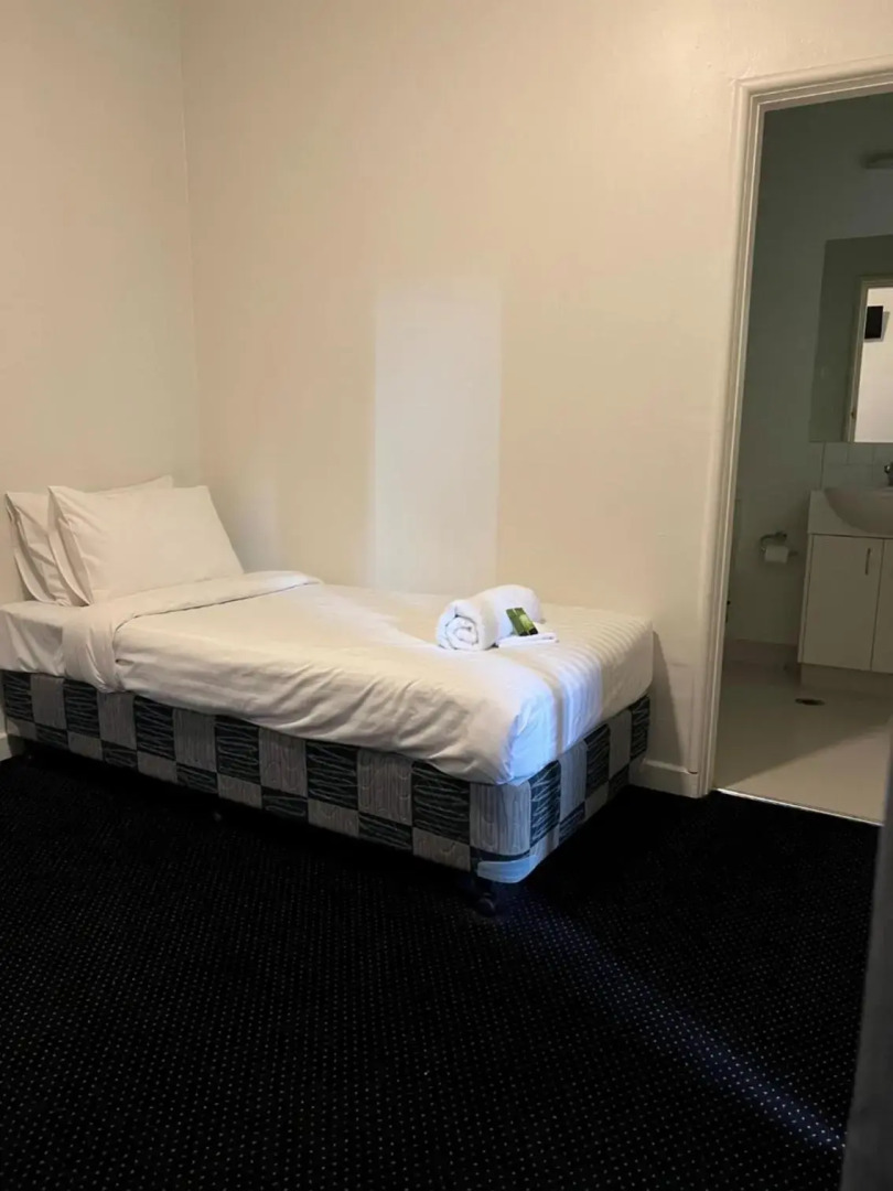 Star Bar Cafe & Hotel