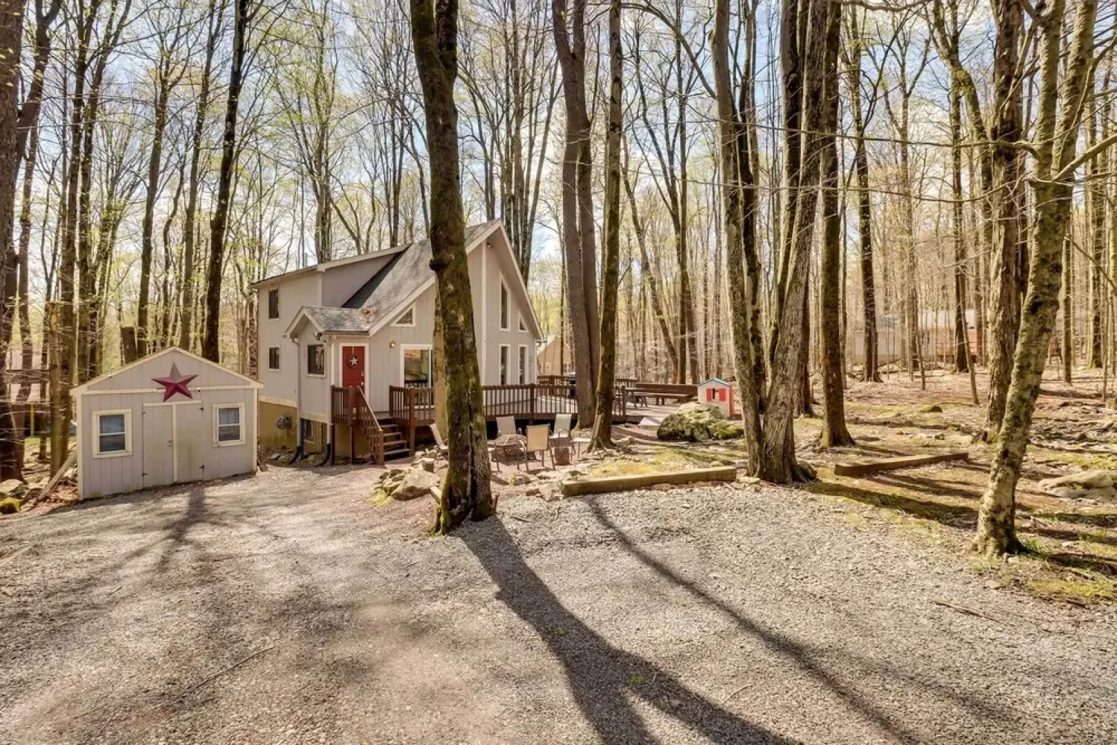 Spacious Pocono Lake House Near Skiing & Swimming!