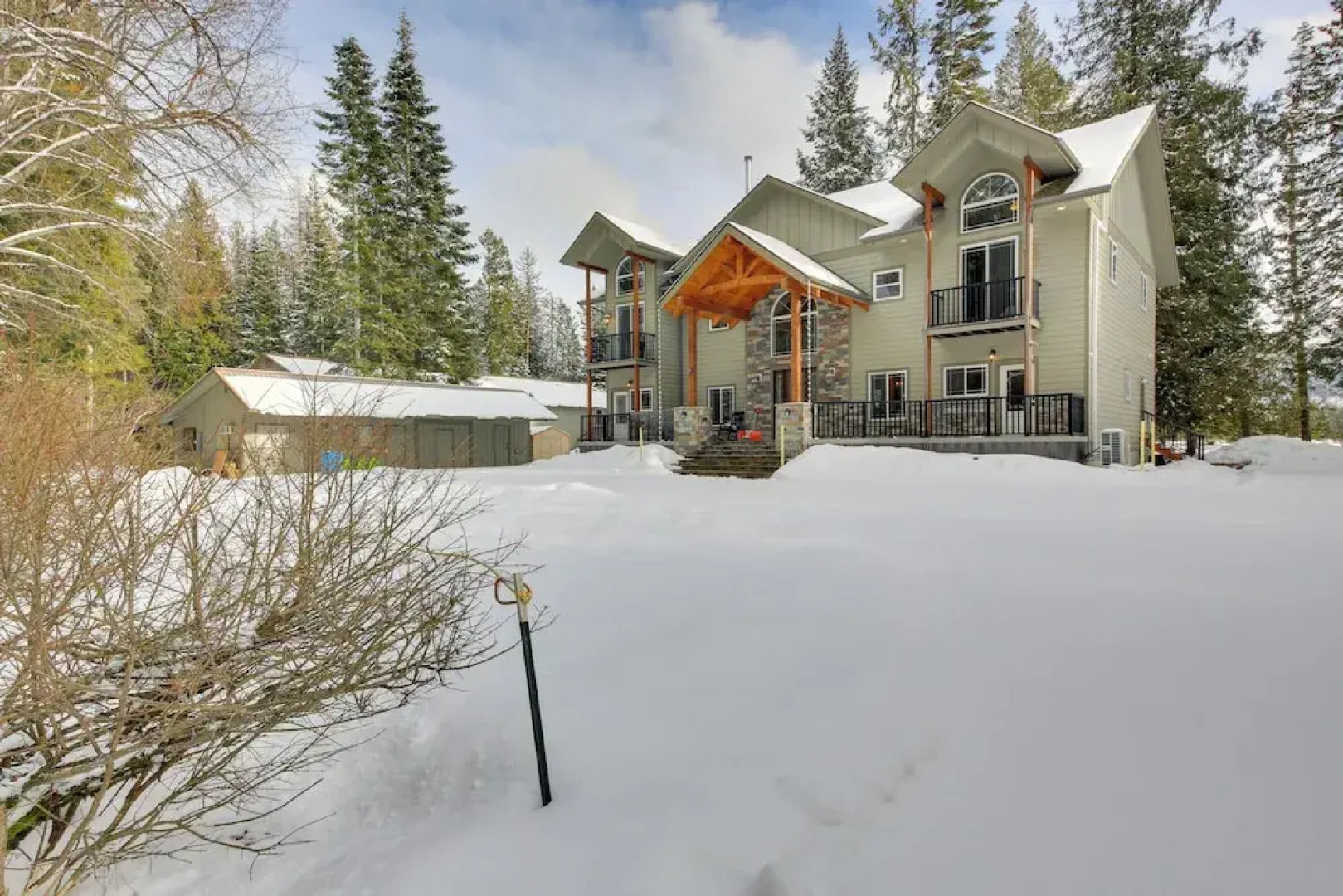 Expansive Group Lake House w/ Private Hot Tub!