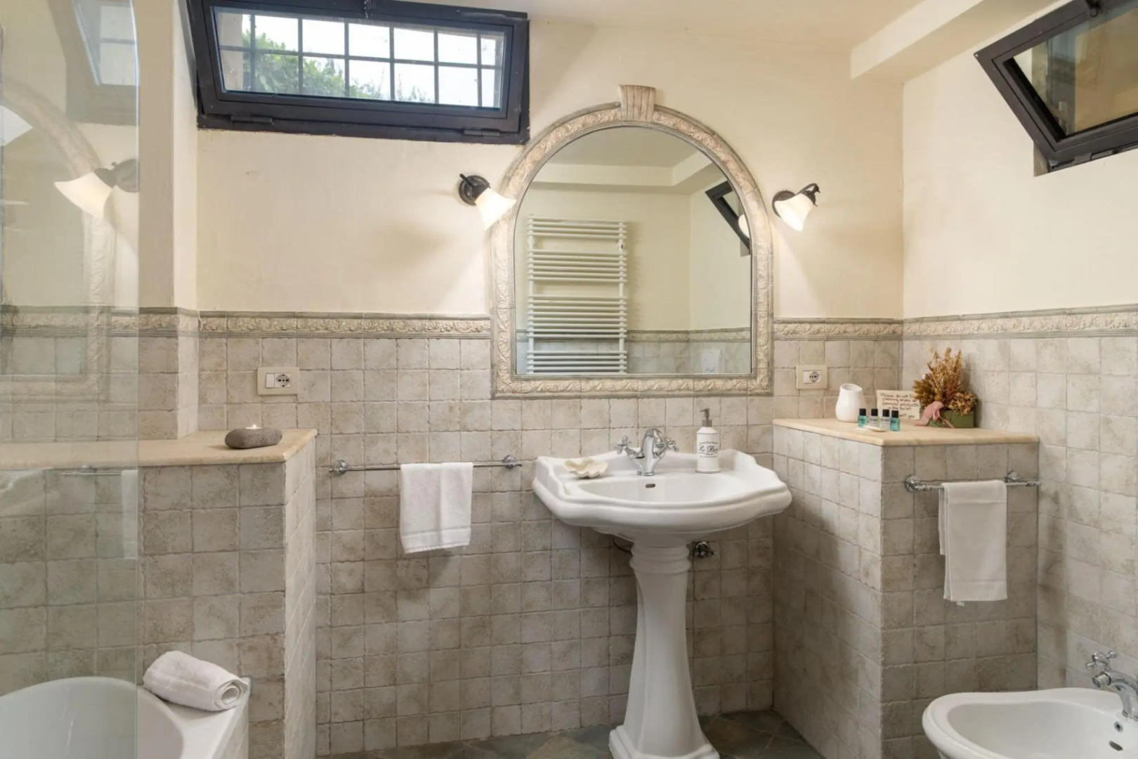 Beautiful villa immersed in the Tuscan countryside with private swimming pool and sauna-Villa L' Elsa