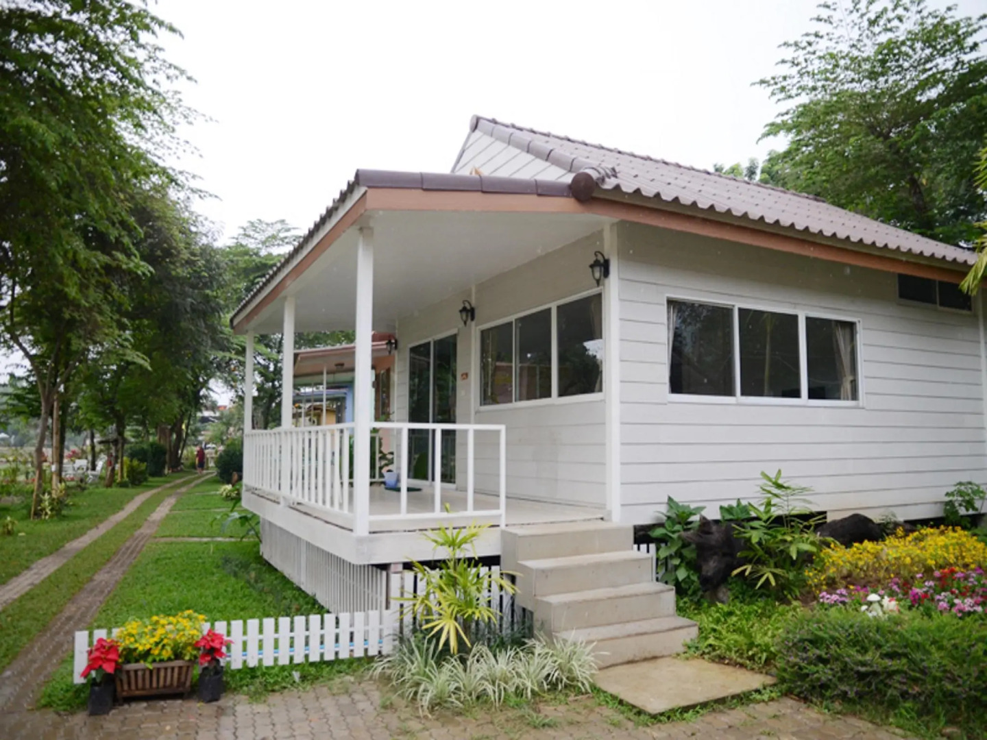 Giant House Riverside