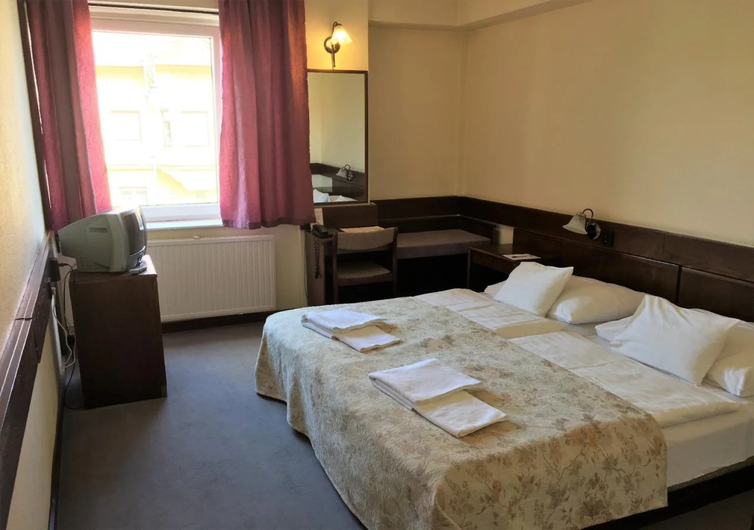 Hotel Irottkö