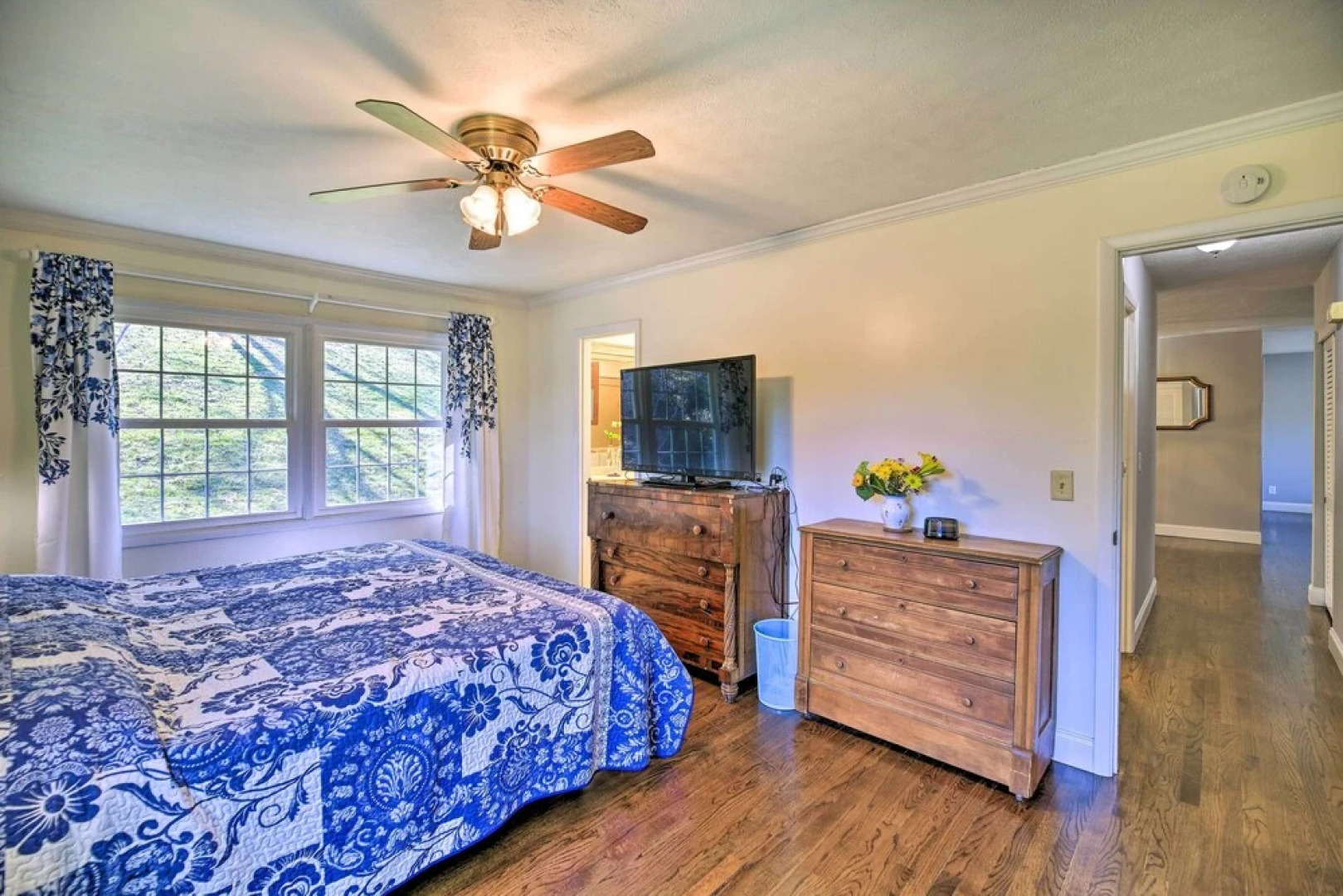 Lakefront Kingsport Home w/ Private Hot Tub!