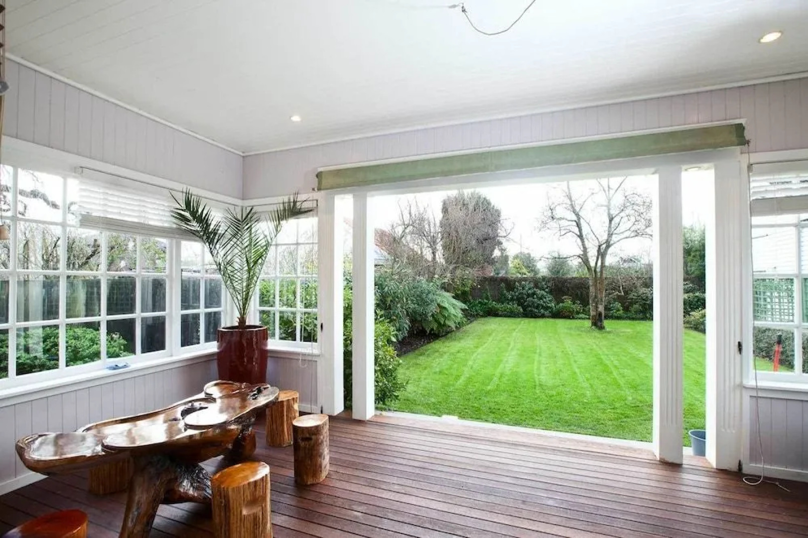 200 Riccarton Holiday House